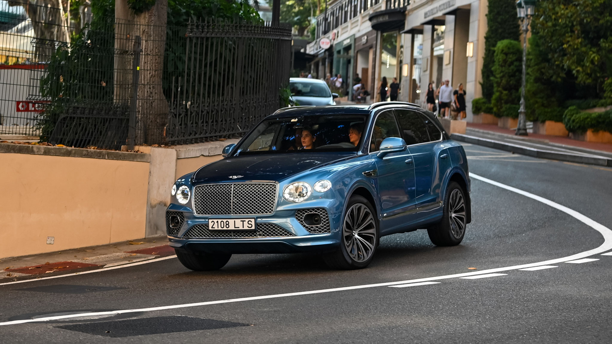 Bentley Bentayga - 2108LTS (EST)