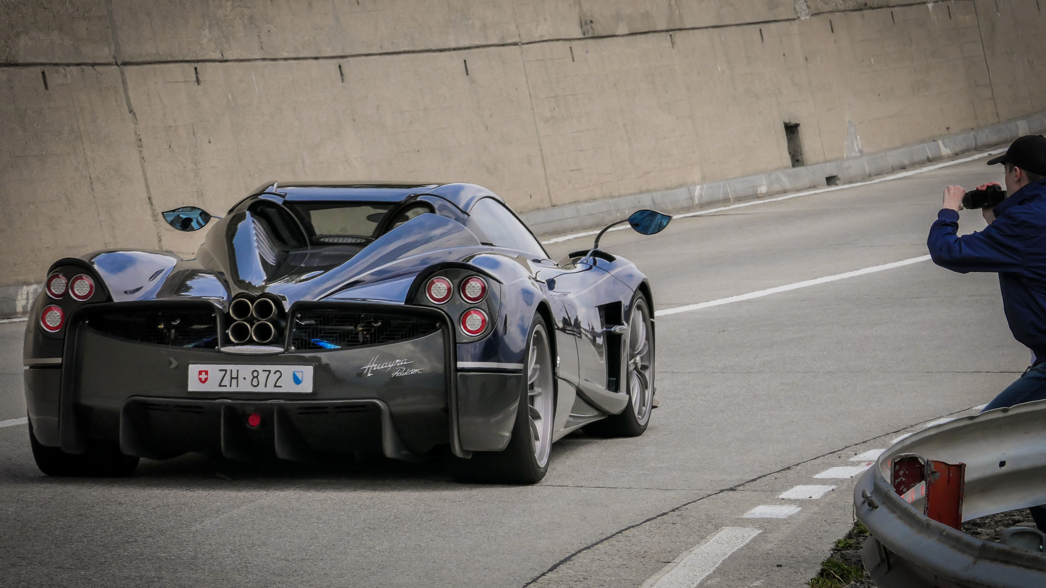 Pagani Huayra Roadster - ZH872 (CH)