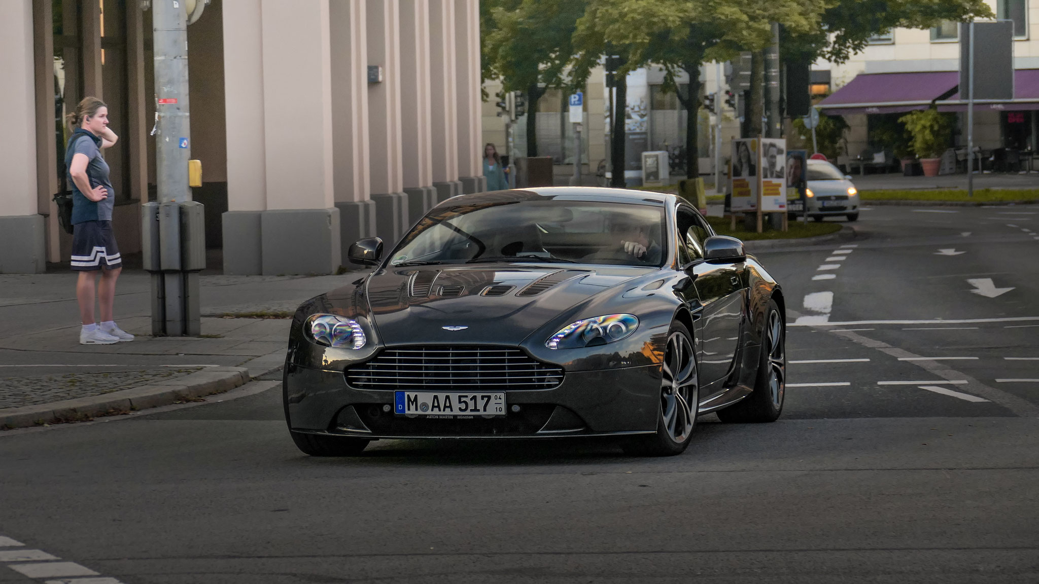 Aston Martin Vantage V12 - M-AA517