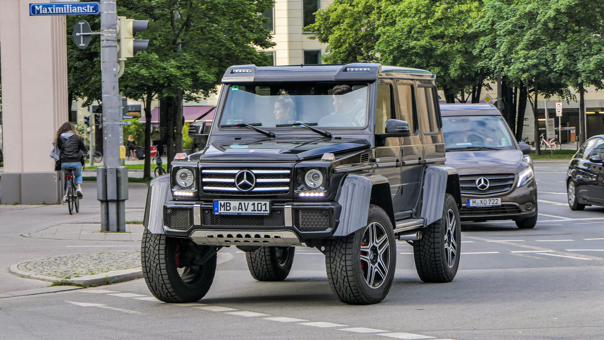 Mercedes G500 4x4² - MB-AV101