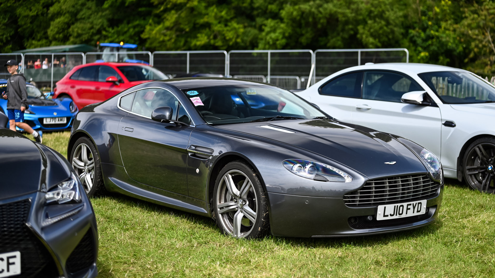 Aston Martin Vantage V8 - LJ10FYD (GB)