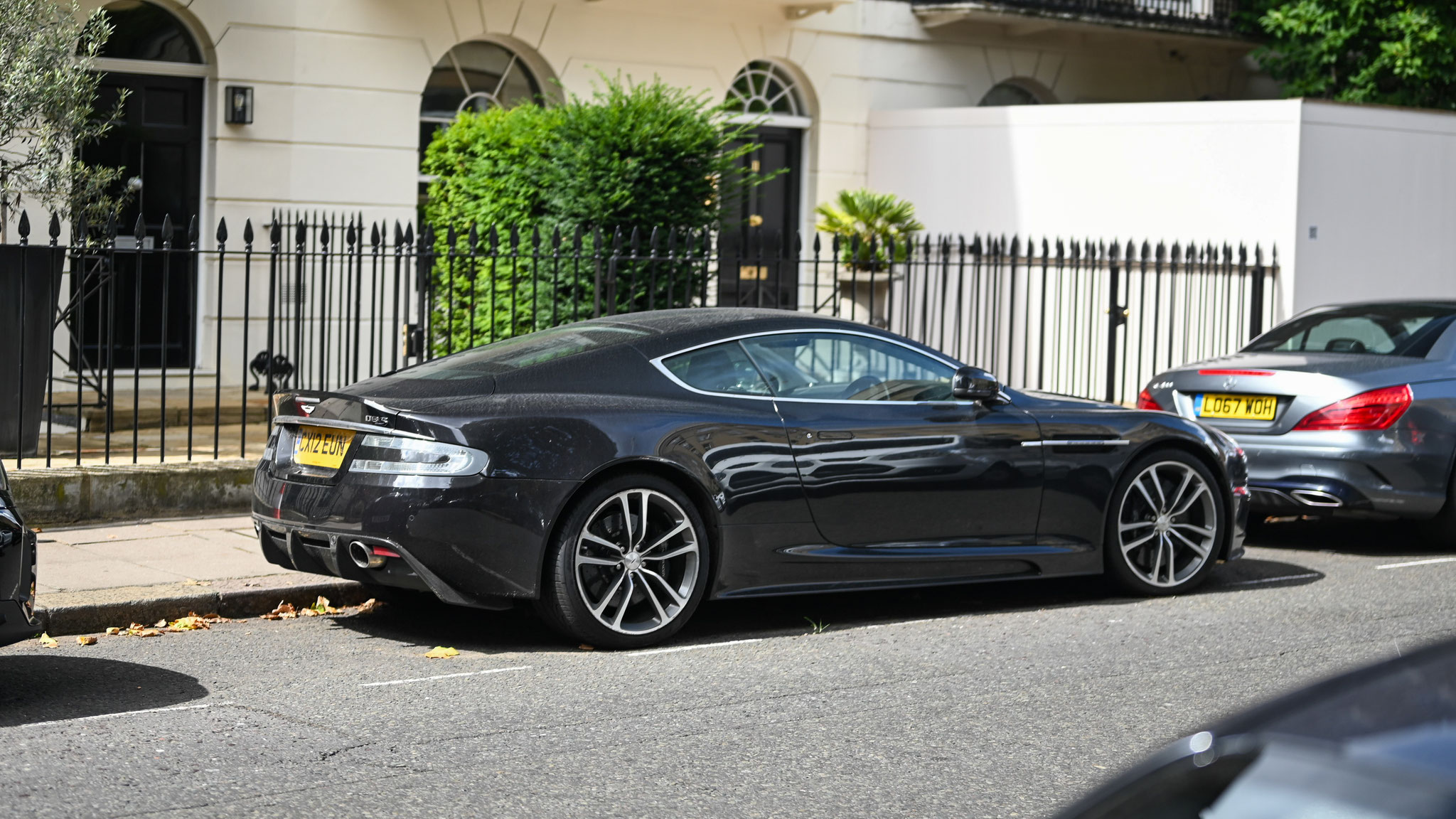 Aston Martin DBS - CX12EUN (GB)
