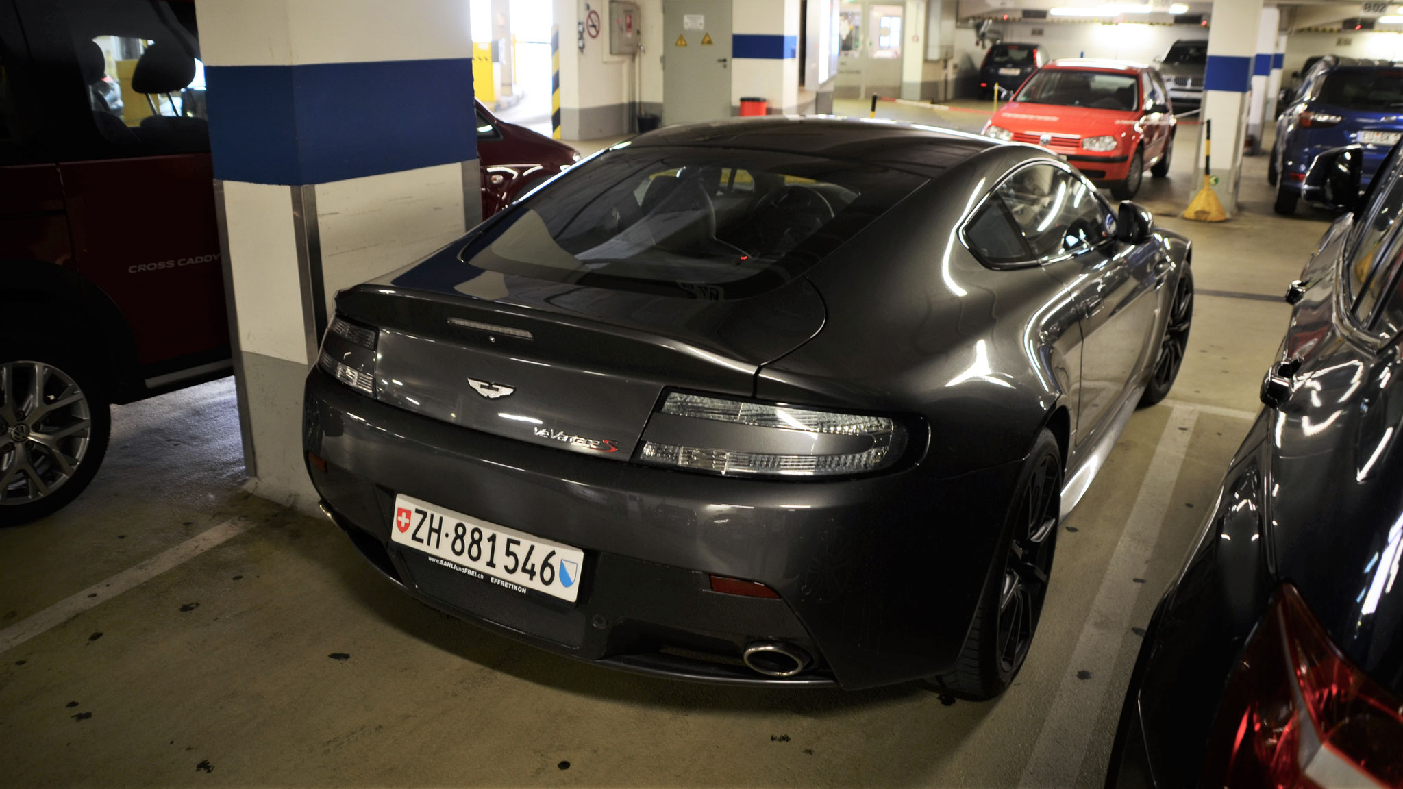 Aston Martin Vantage V12 - ZH881546 (CH)