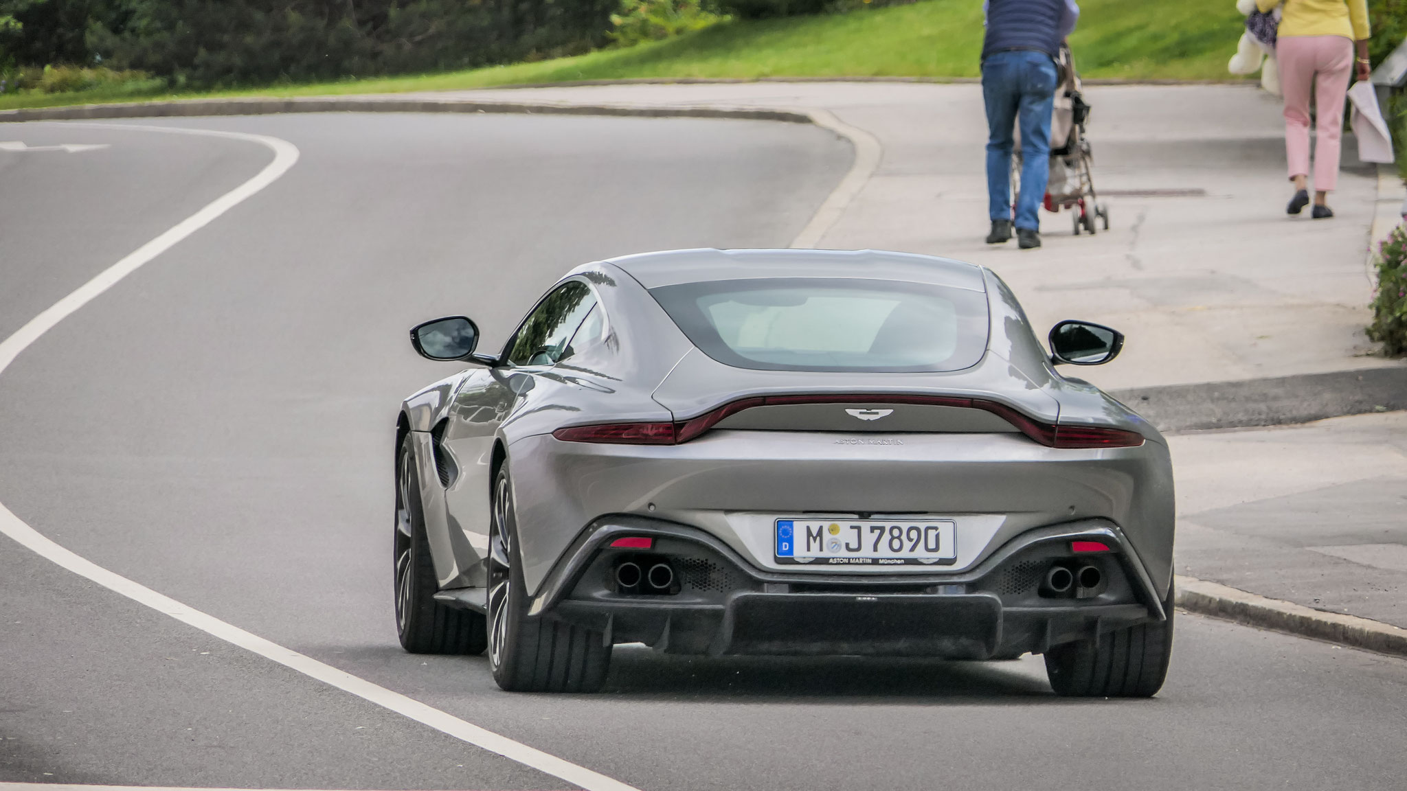 Aston Martin Vantage - M-J7890