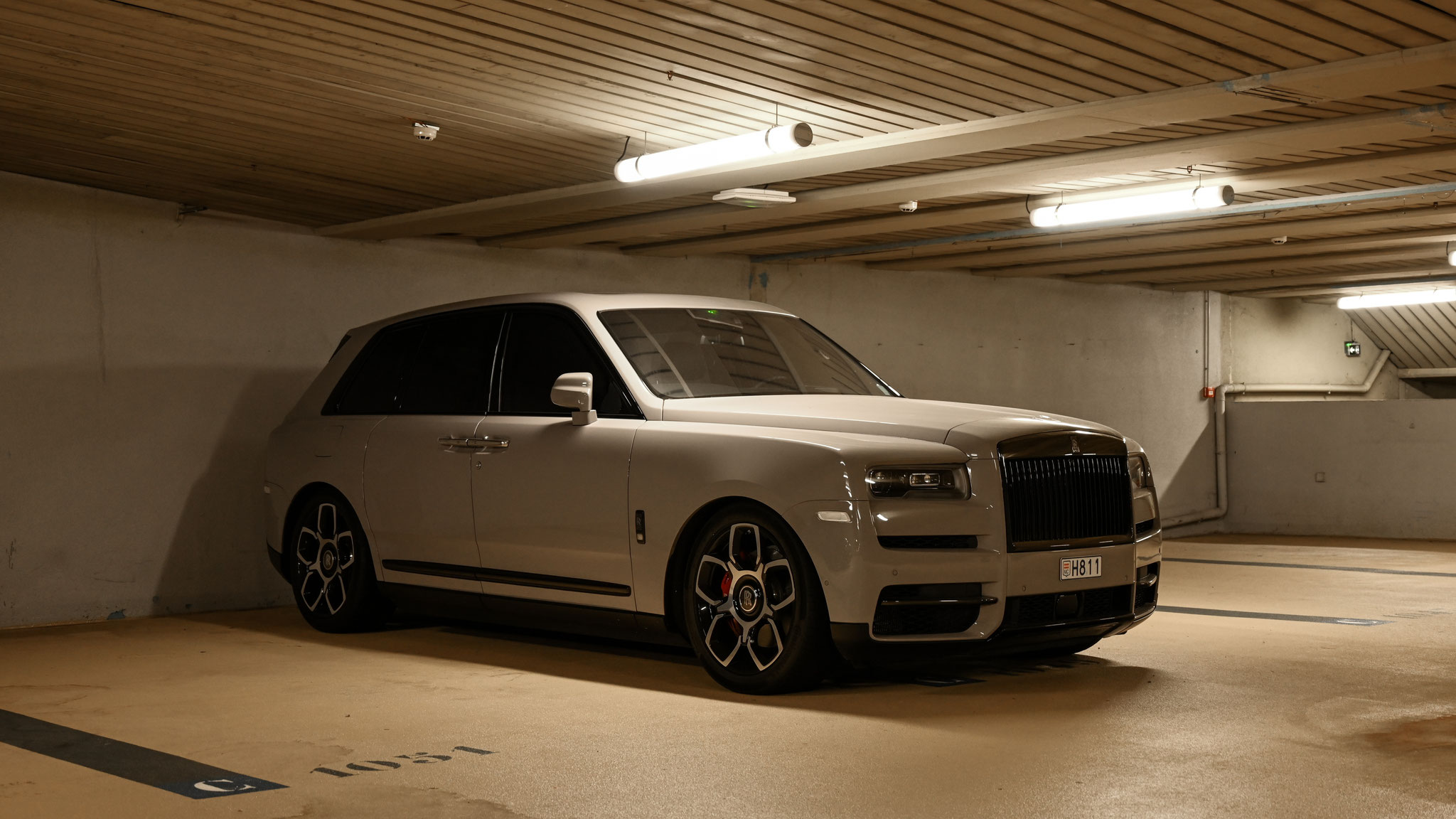 Rolls Royce Cullinan - H811 (MC)