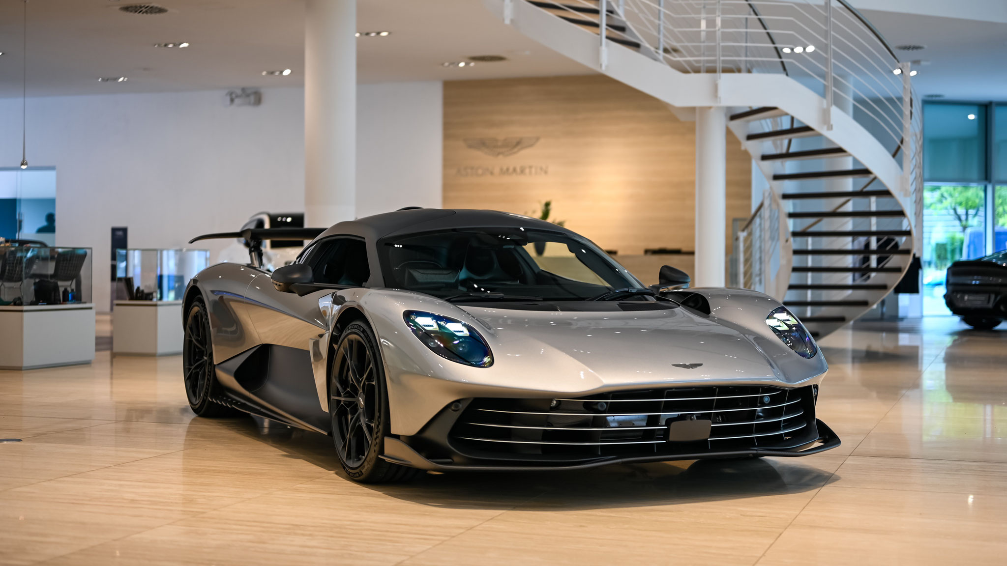 Aston Martin Valhalla