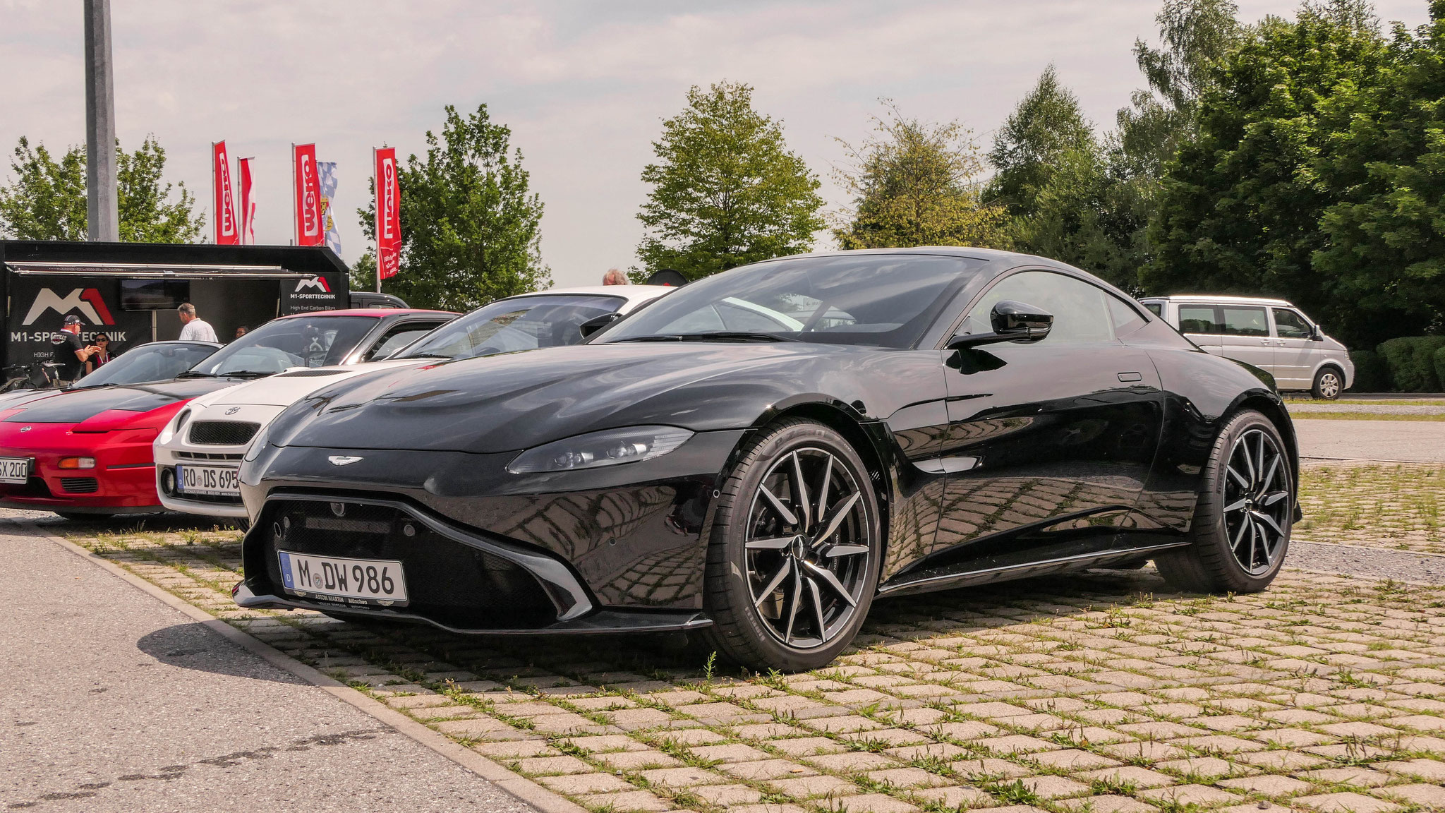 Aston Martin Vantage - M-DW986
