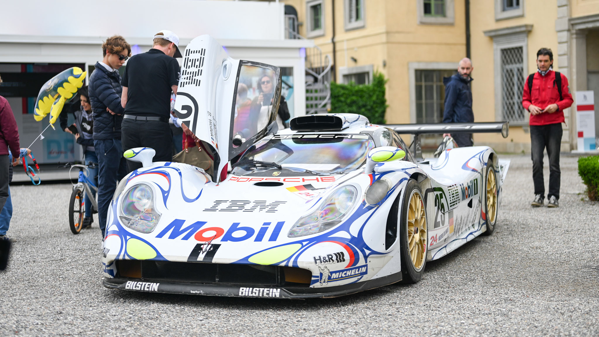 Porsche 911 GT1