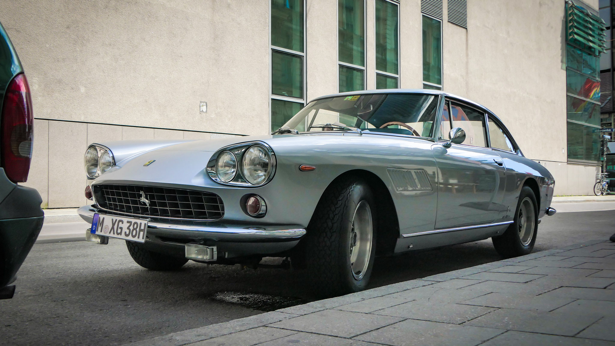 Ferrari 330 GT 2+2 - M-XG38H
