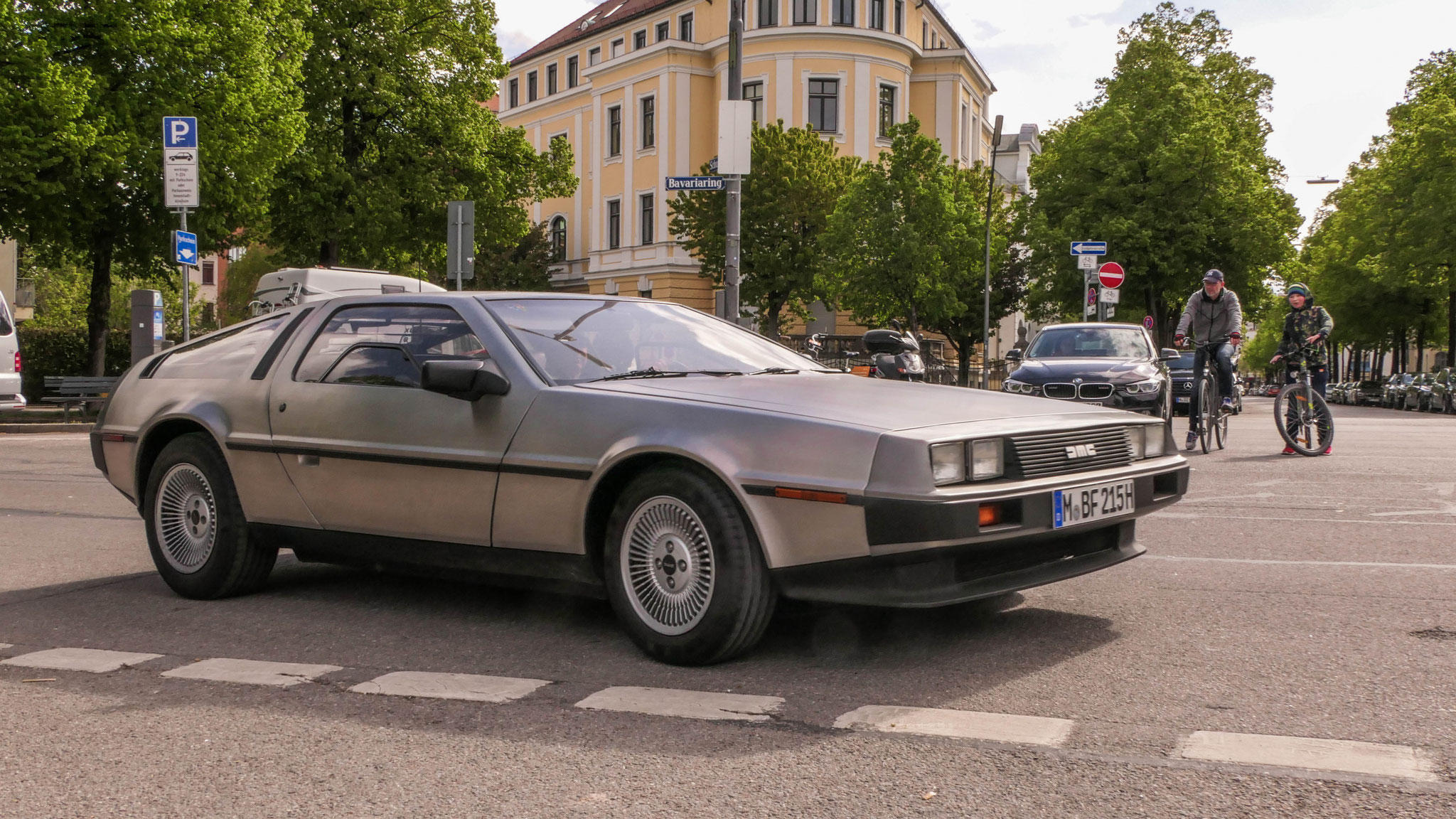 DMC 12 "Delorean" - M-BF215H