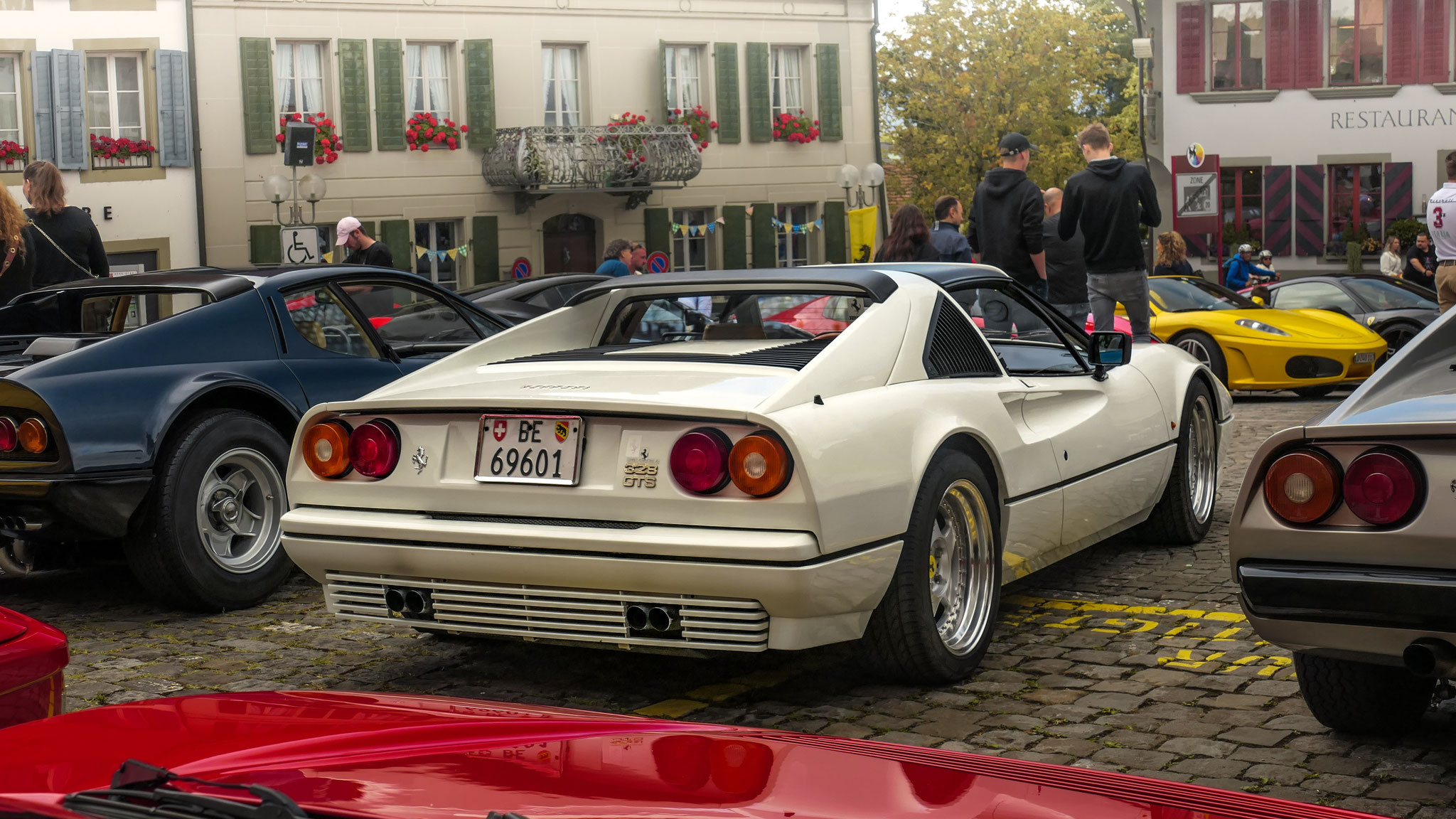 Ferrari 328 GTS - BE69601 (CH)