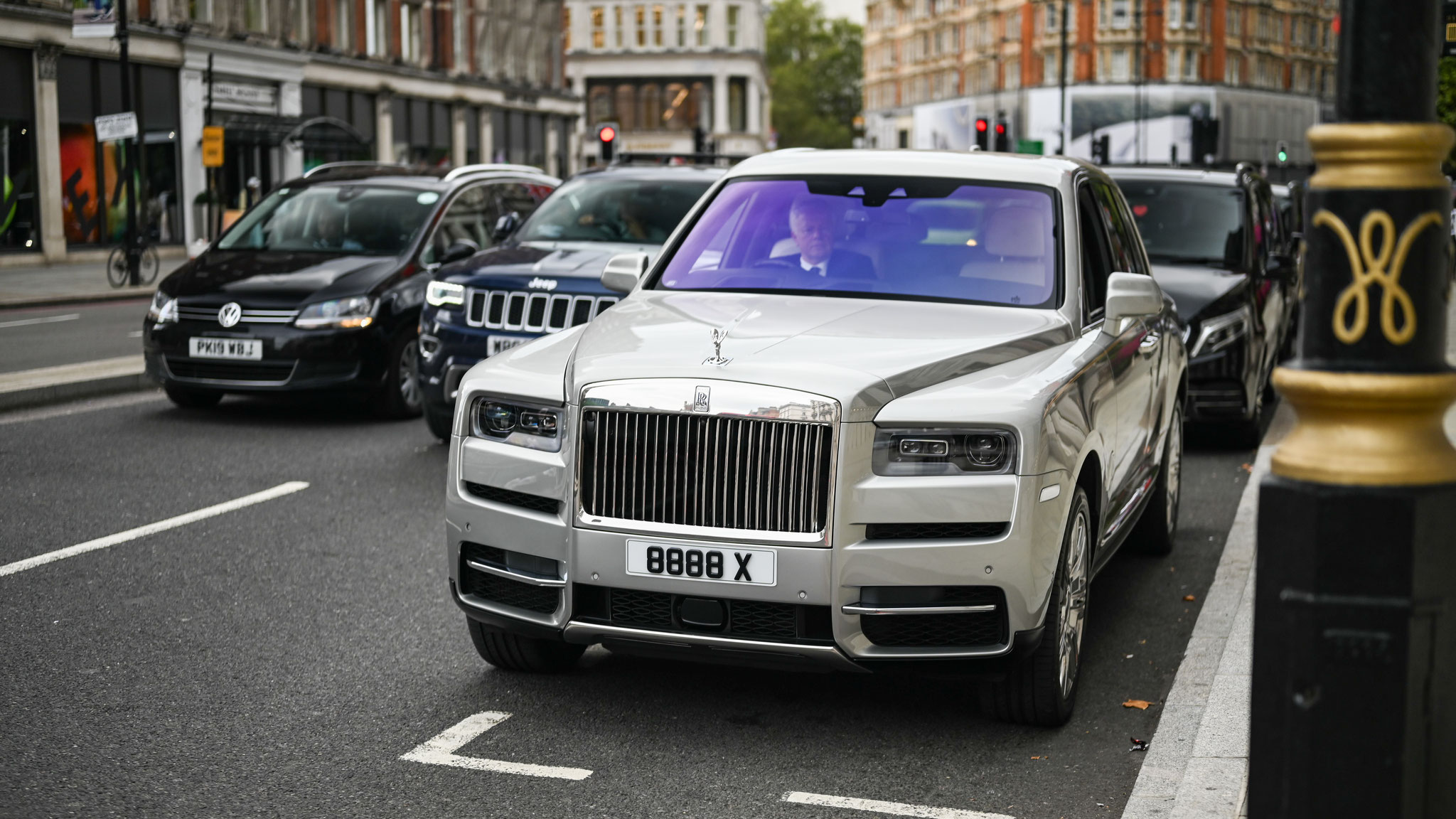 Rolls Royce Cullinan - 8888X (GB)