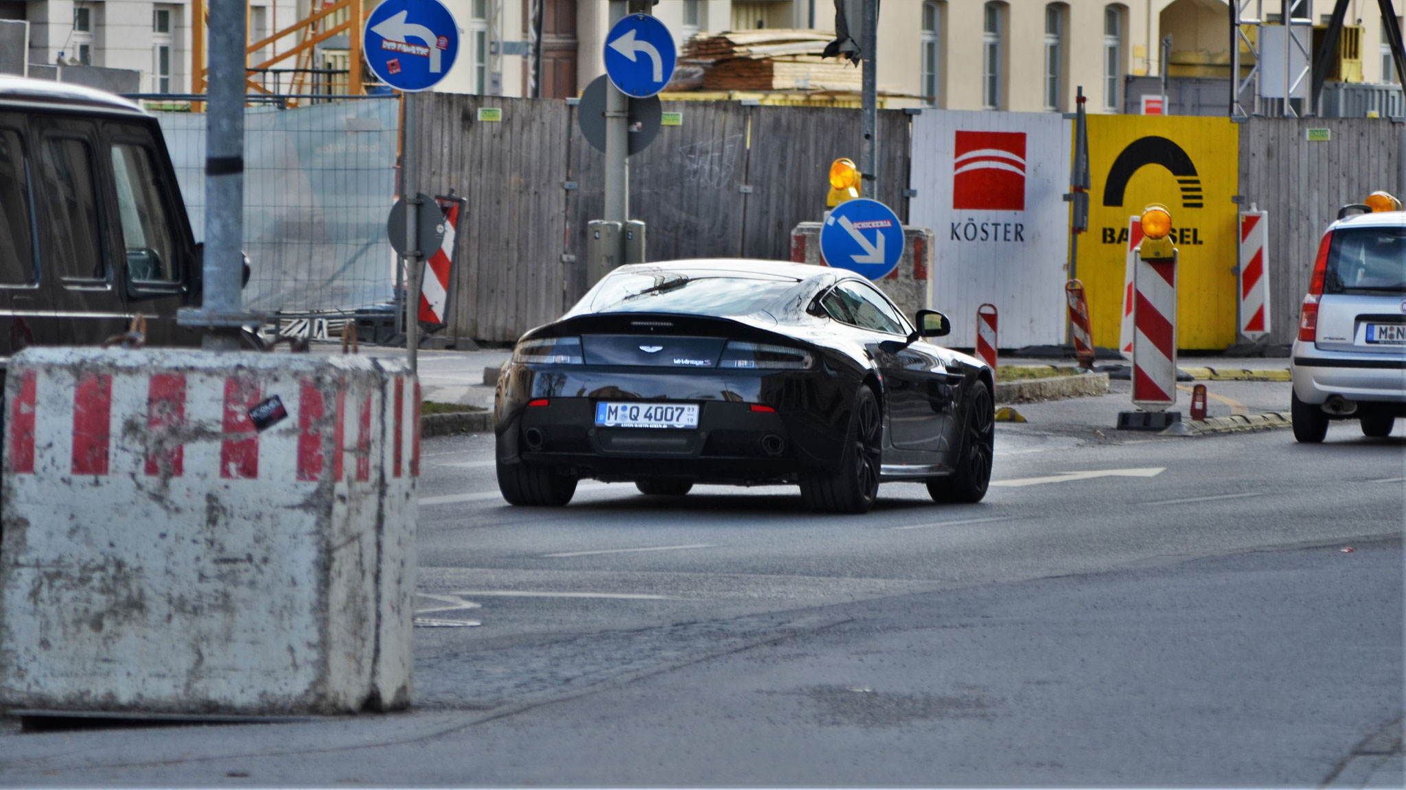 Aston Martin Vantage S V12 - M-Q4007