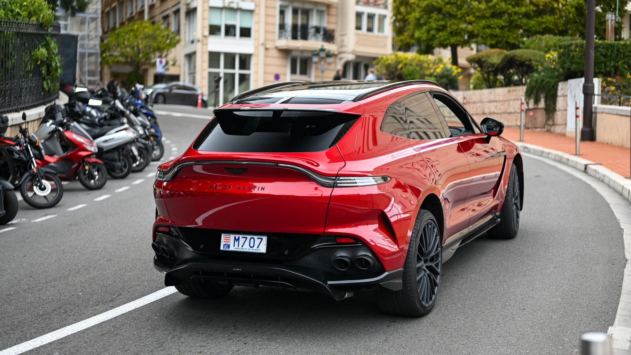 Aston Martin DBX 707 - M707 (MC)