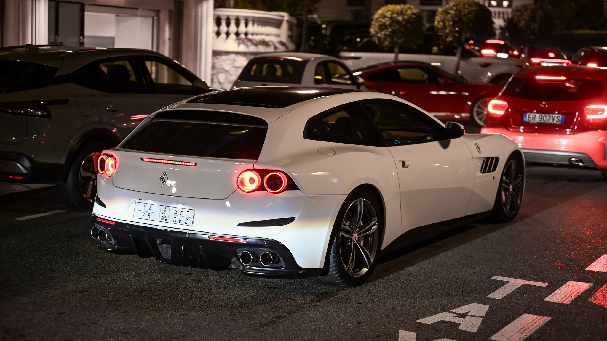 Ferrari GTC4 Lusso - 75DEZ (KSA)