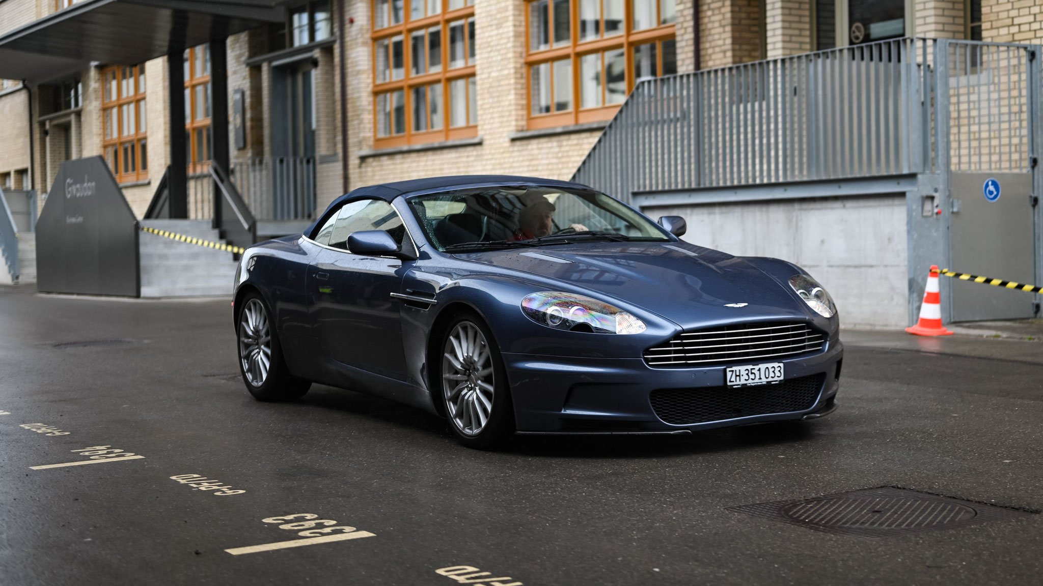 Aston Martin DB9 Volante - ZH351033 (CH)