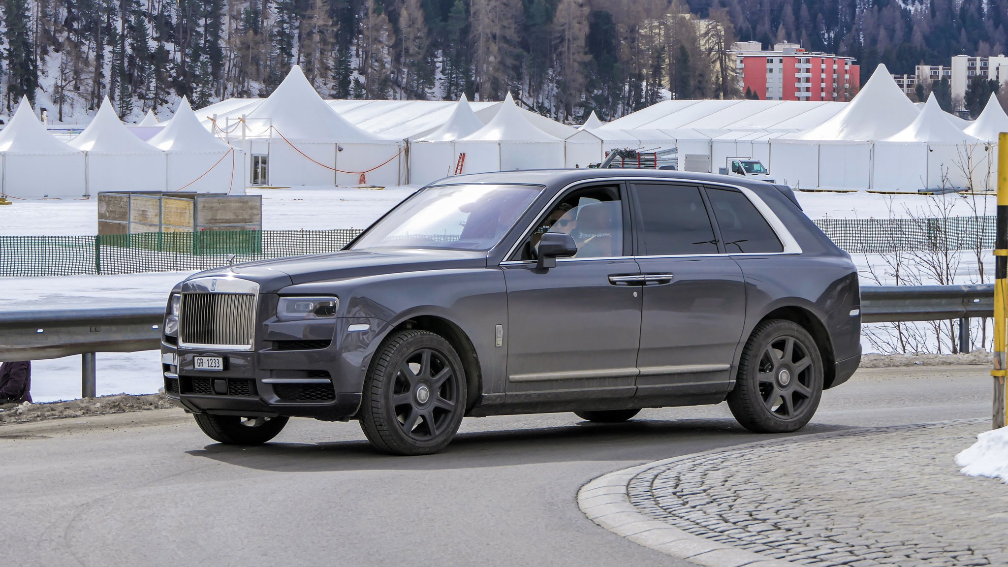 Rolls Royce Cullinan - GR1233 (CH)