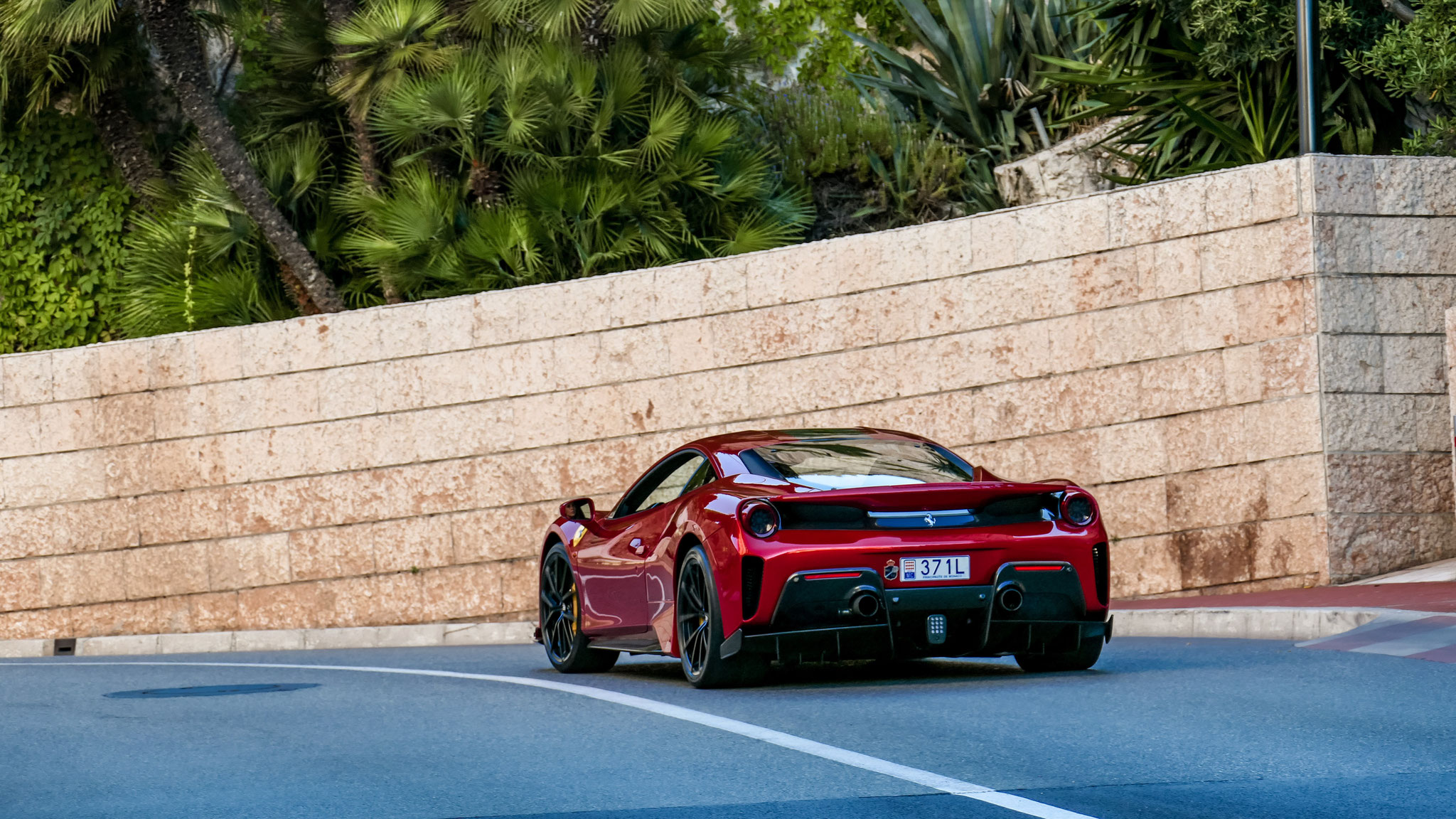 Ferrari 488 Pista - 371L (MC)