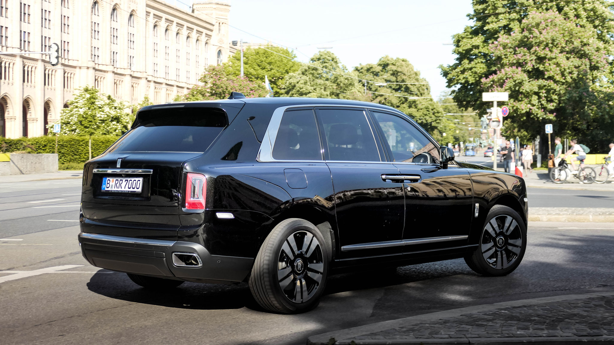 Rolls Royce Cullinan - B-RR7000
