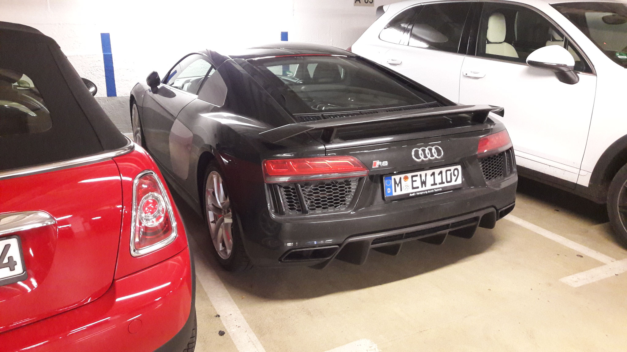 Audi R8 V10 - M-EW1109