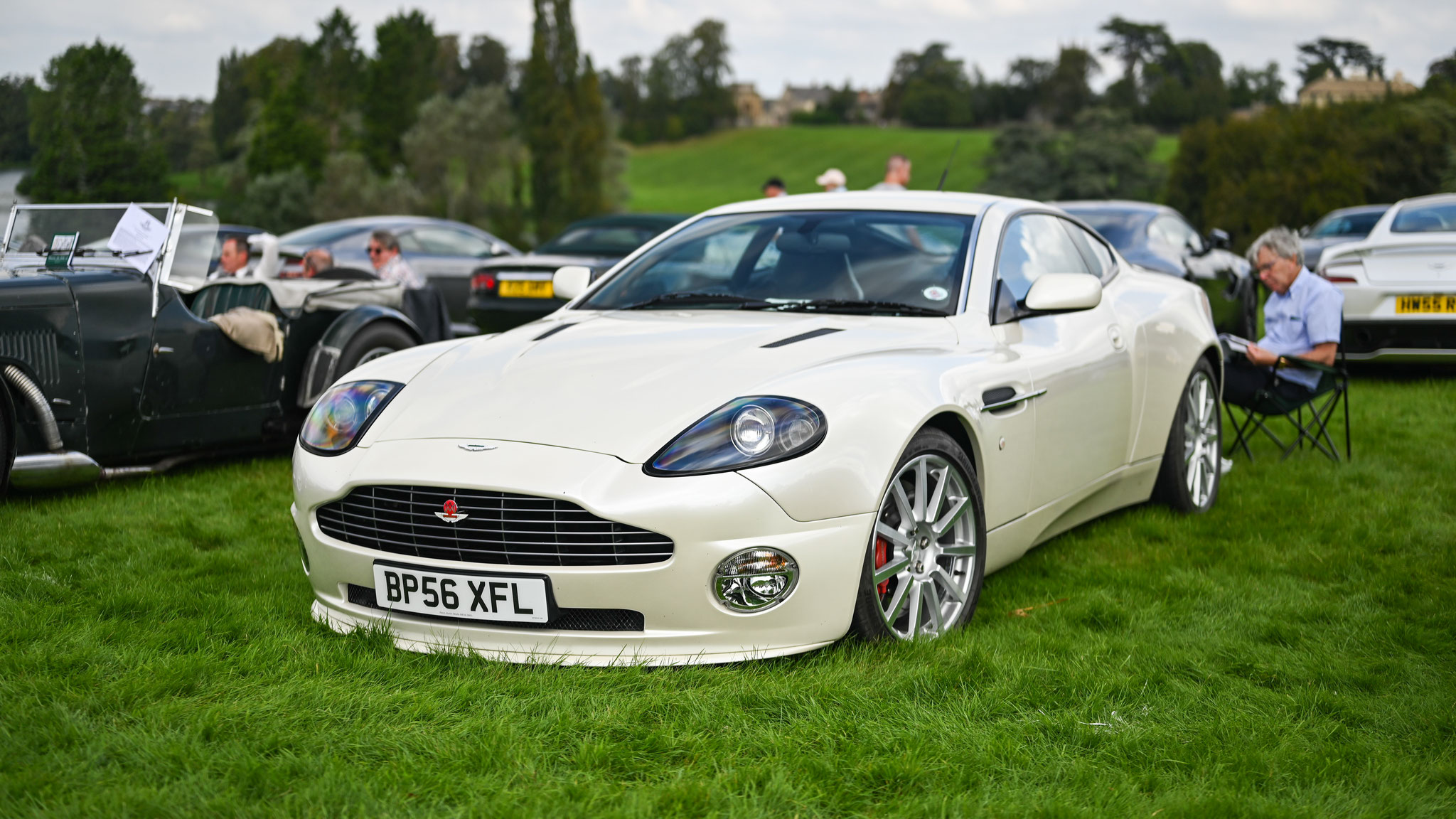 Aston Martin V12 Vanquish - BP56XFL (GB)