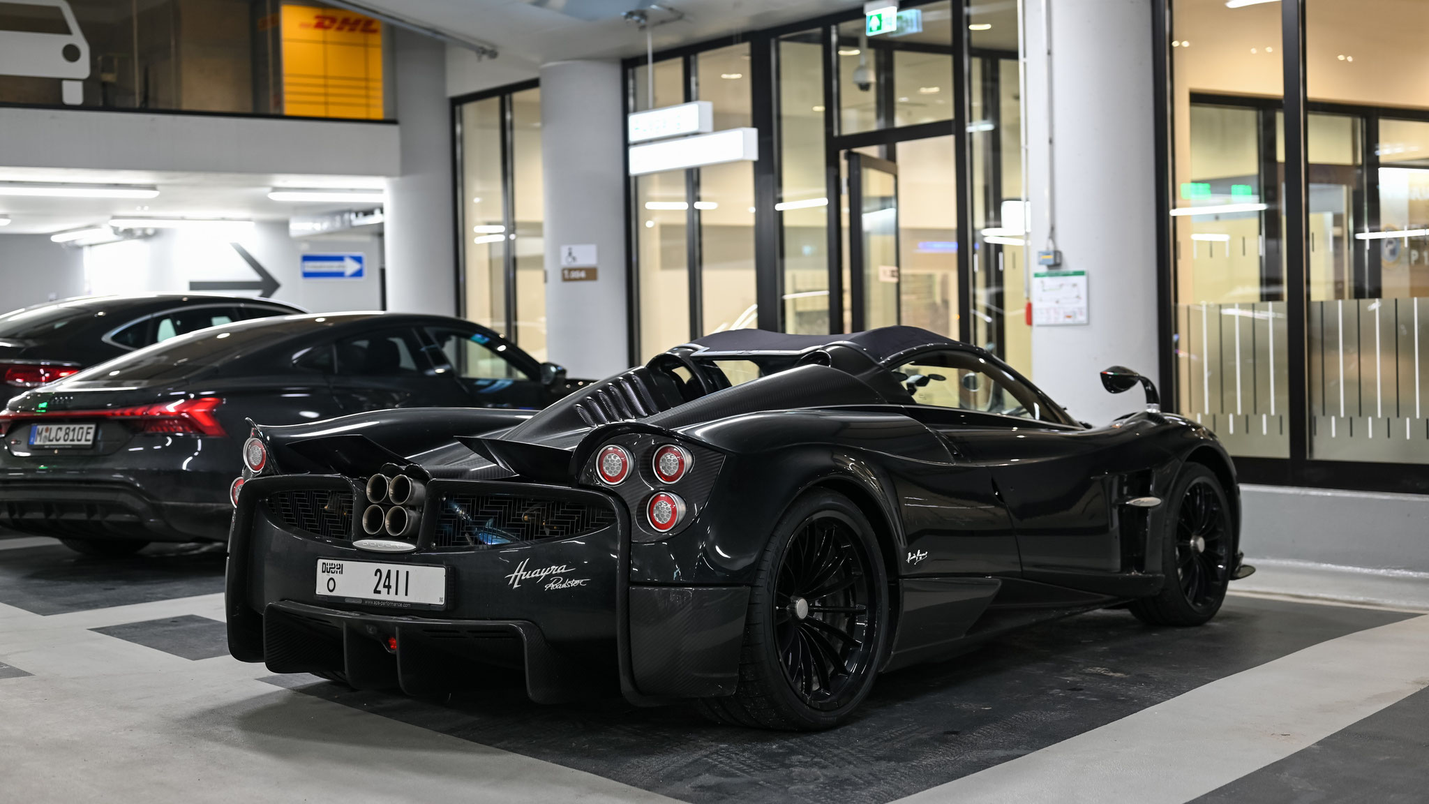 Pagani Huayra Roadster - O2411 (Dubai)