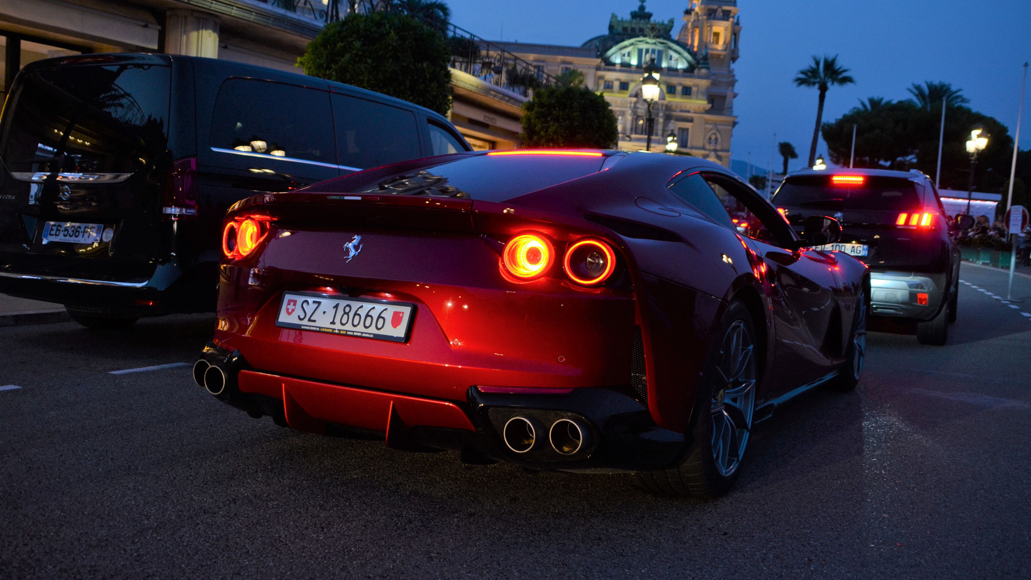 Ferrari 812 Superfast - SZ18666 (CH)