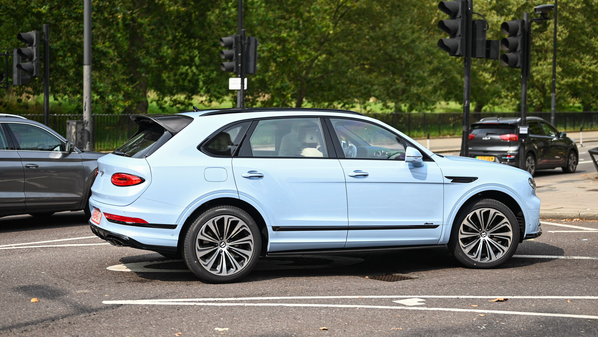 Bentley Bentayga Azure - 46945 (GB)