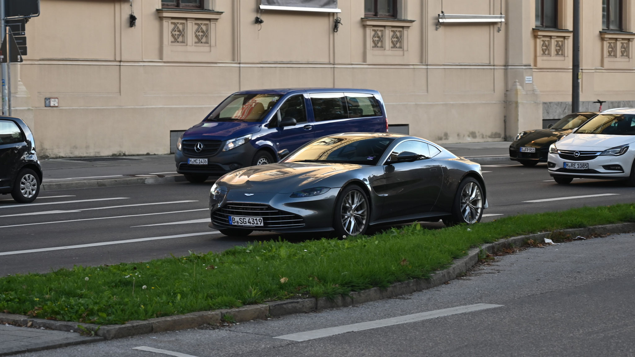 Aston Martin Vantage - B-SG4319