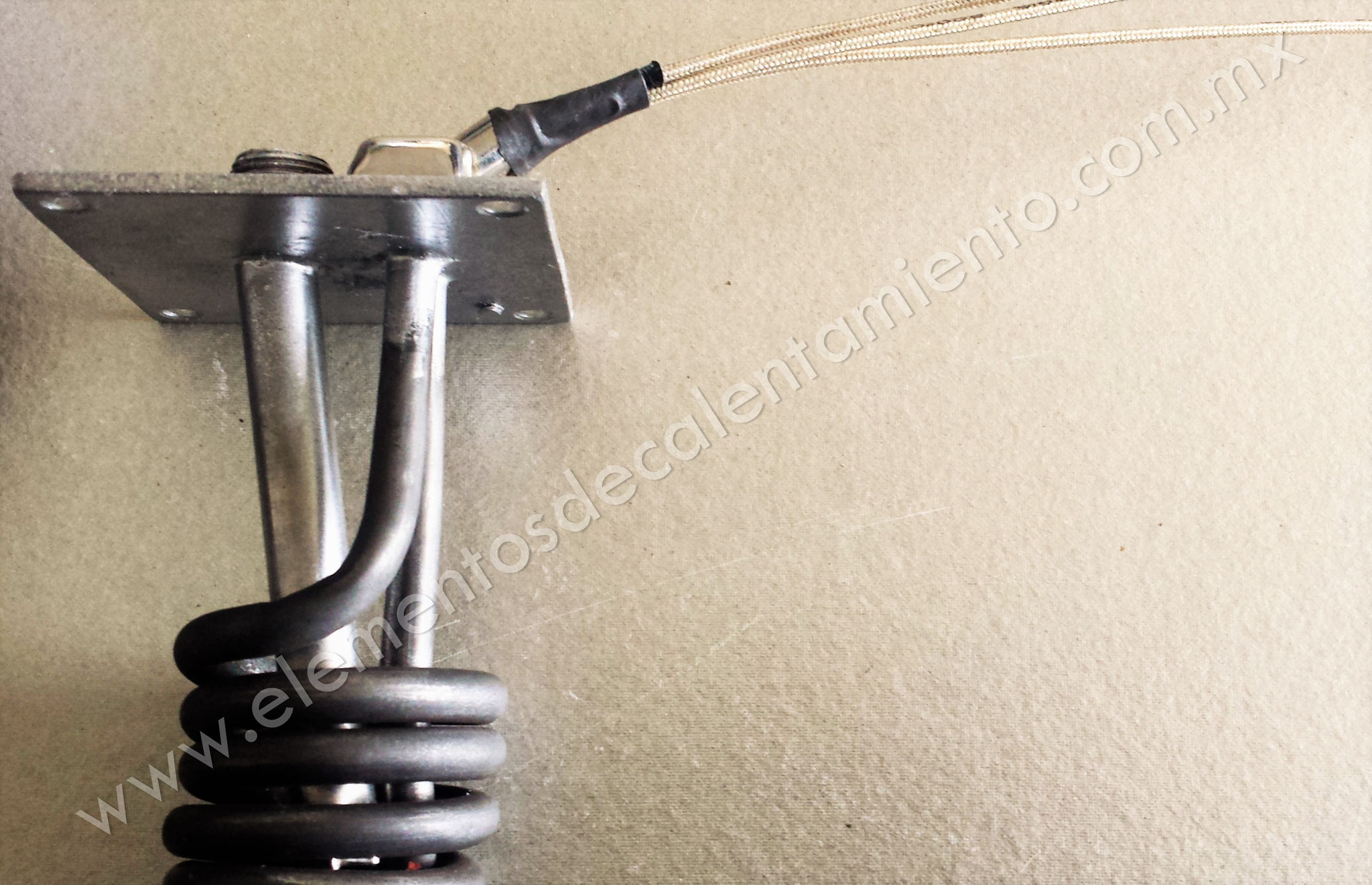 Tubular en forma helicoidal montada en placa para anclaje y sujeción 