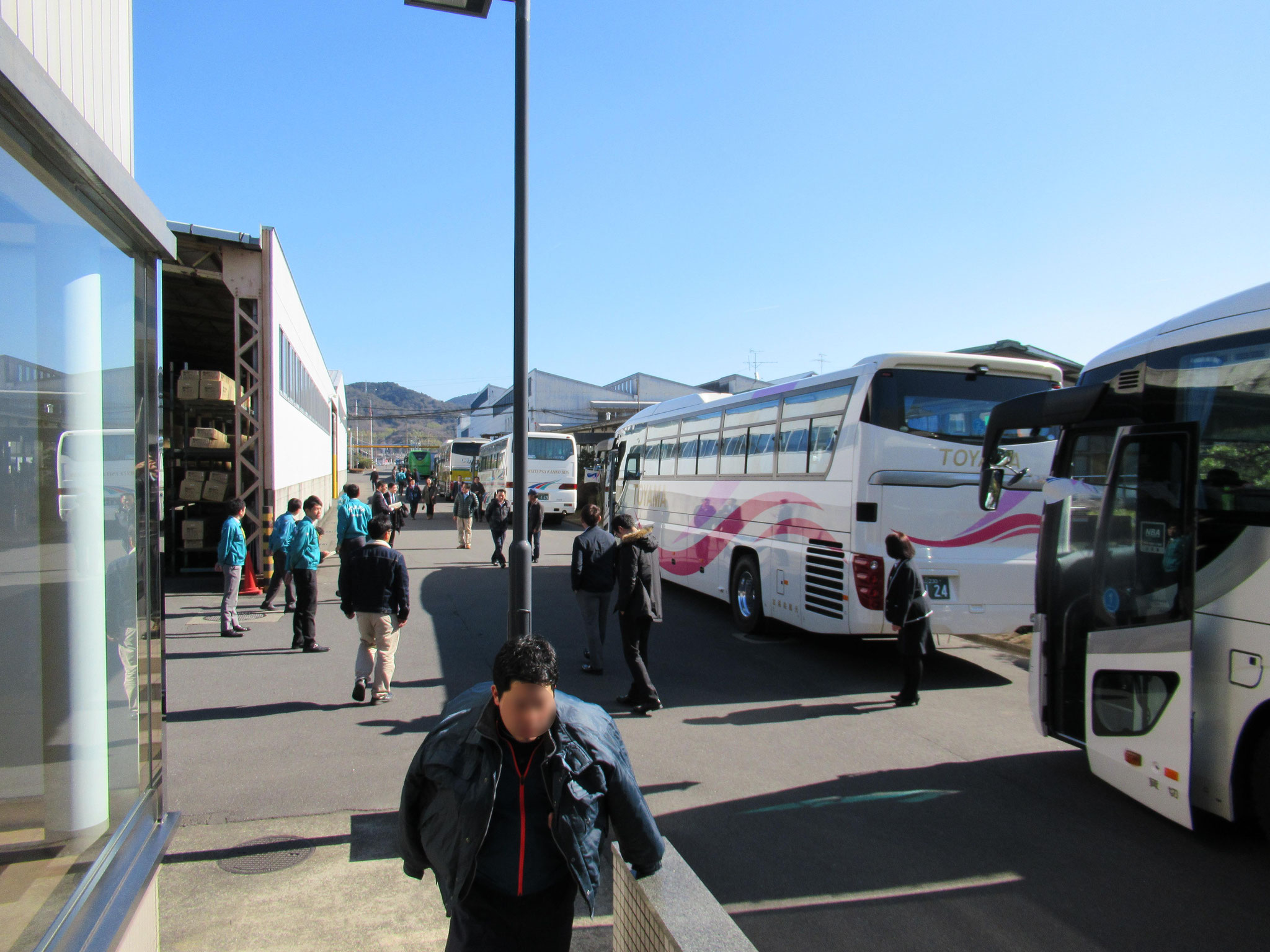 大型バスで愛知県犬山工場へ研修