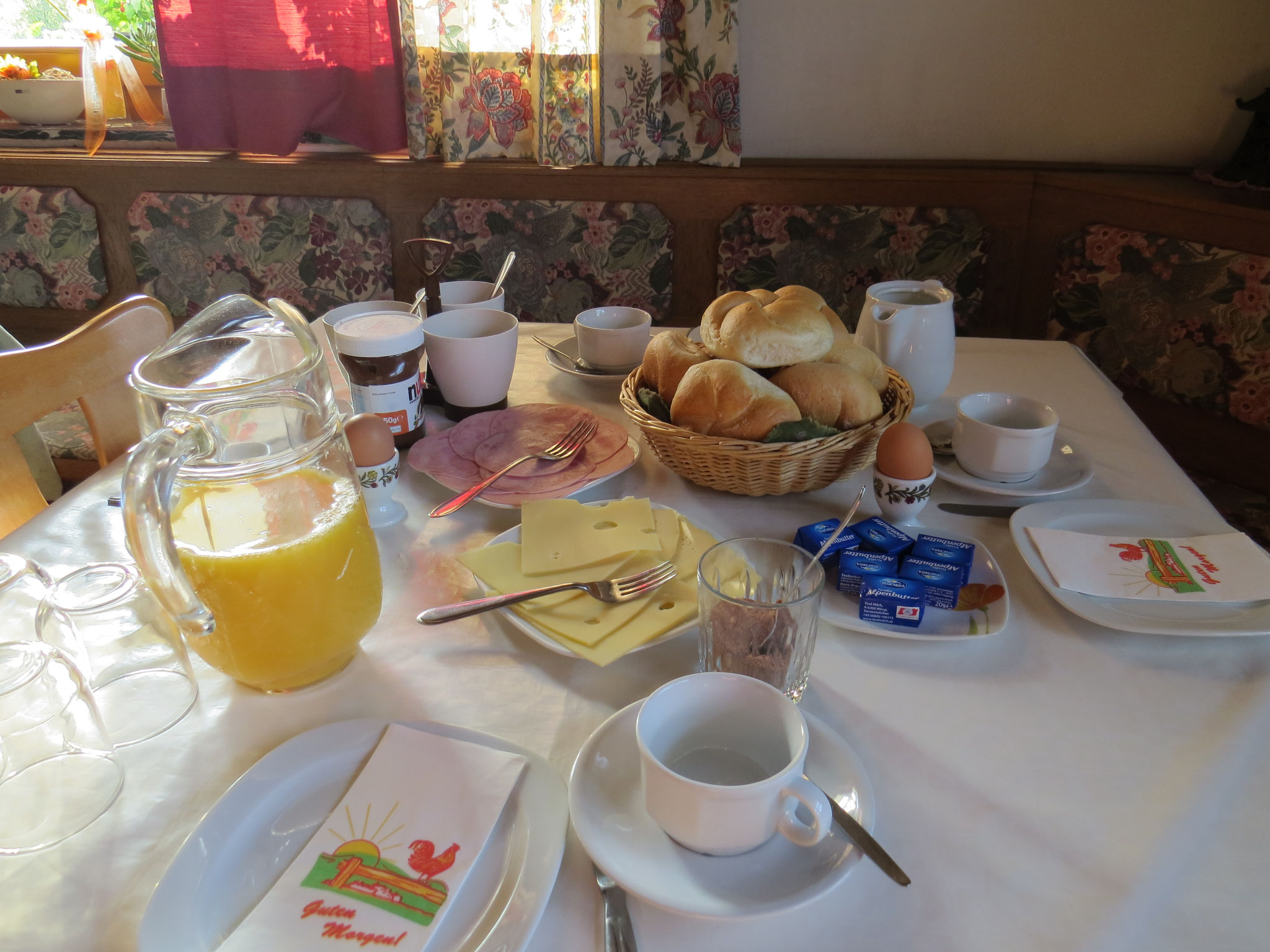 Frühstück Dreibettzimmer, Biohof Haus Wieser, Salzburg Land