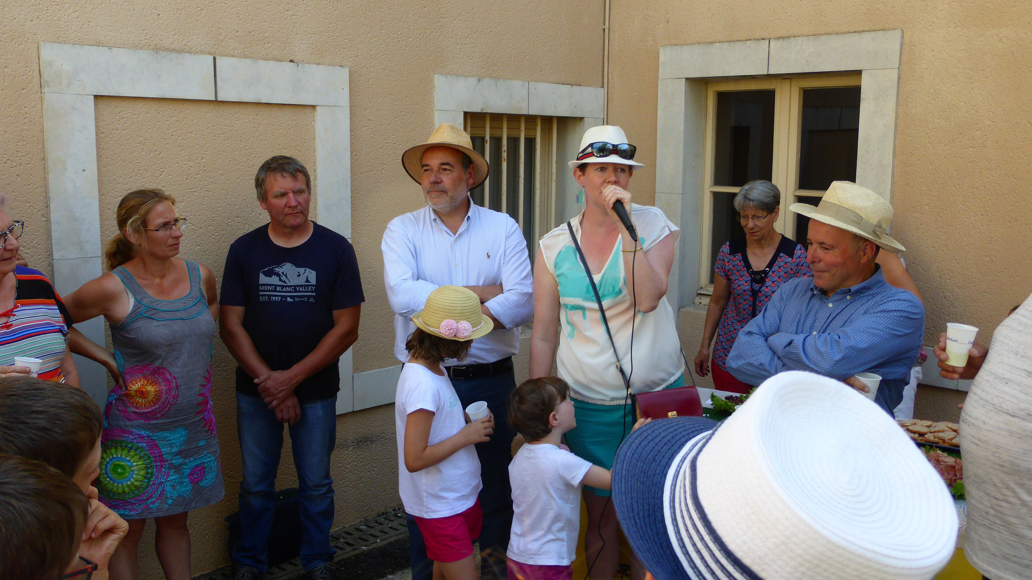 Le discours des organisateurs (Marans Club de France, Société Avicole Aunis Saintonge, Confrérie de la Poule de Marans et son oeuf, Soyez Marans) et du Maire de Marans