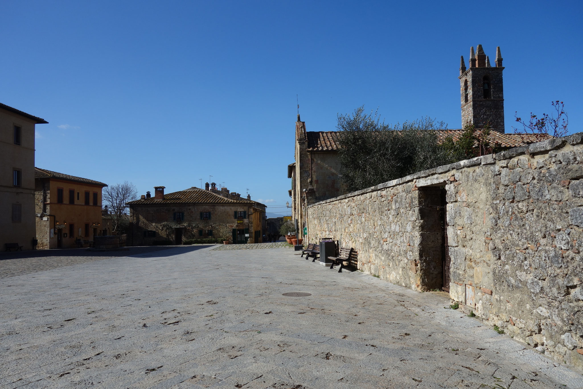 Die ebenfalls winzige zentrale Piazza Monteriggionis