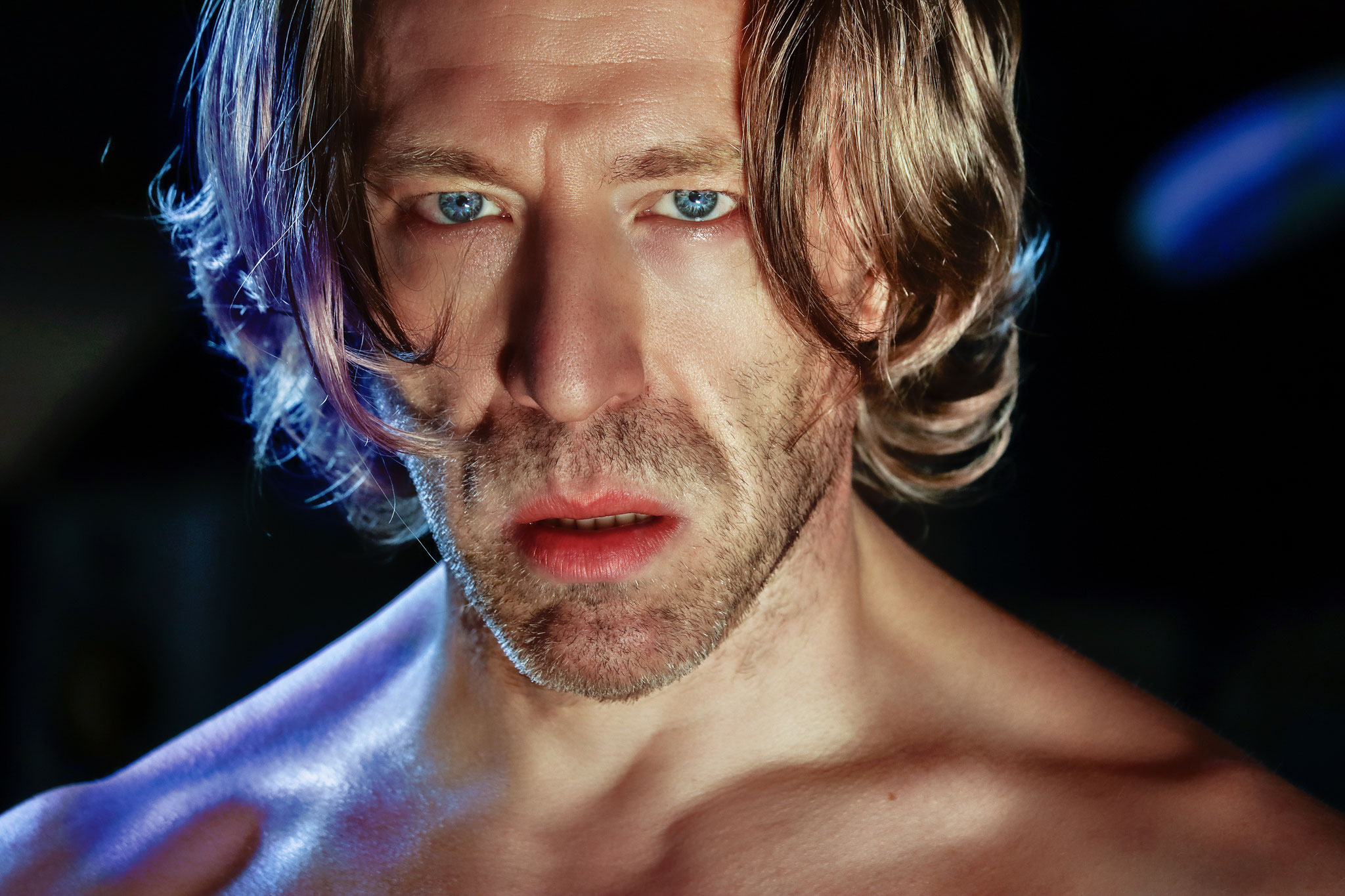 Ottaviano Blitch — shirtless portrait, shirtless editorial, cinematic portrait of the Italian British actor, intense close-up, attore italiano inglese — 01
