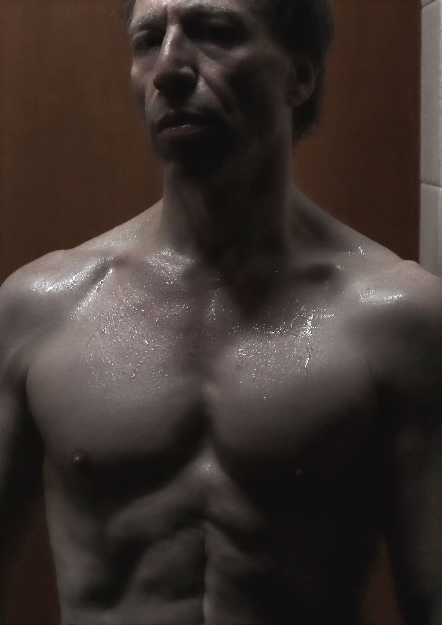 Ottaviano Blitch — attore, fisico atletico e definito, ritratto a torso nudo in luce drammatica, Italian English actor athletic muscular physique, low-key cinematic lighting, black and white