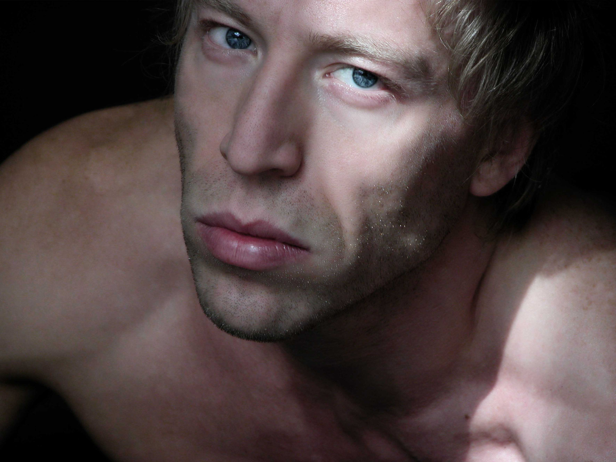Ottaviano Blitch — editorial natural portrait, cinematic portrait of the Italian English actor, intense close-up, attore italiano inglese — 05