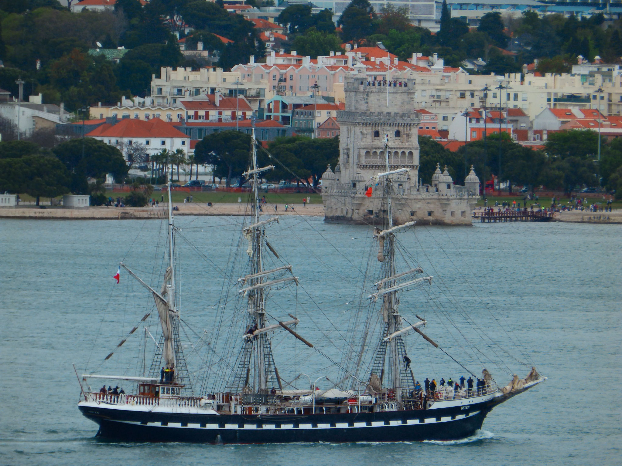 L'arrivée à Lisbone avec la célèbre tour éponyme du nom du bateau