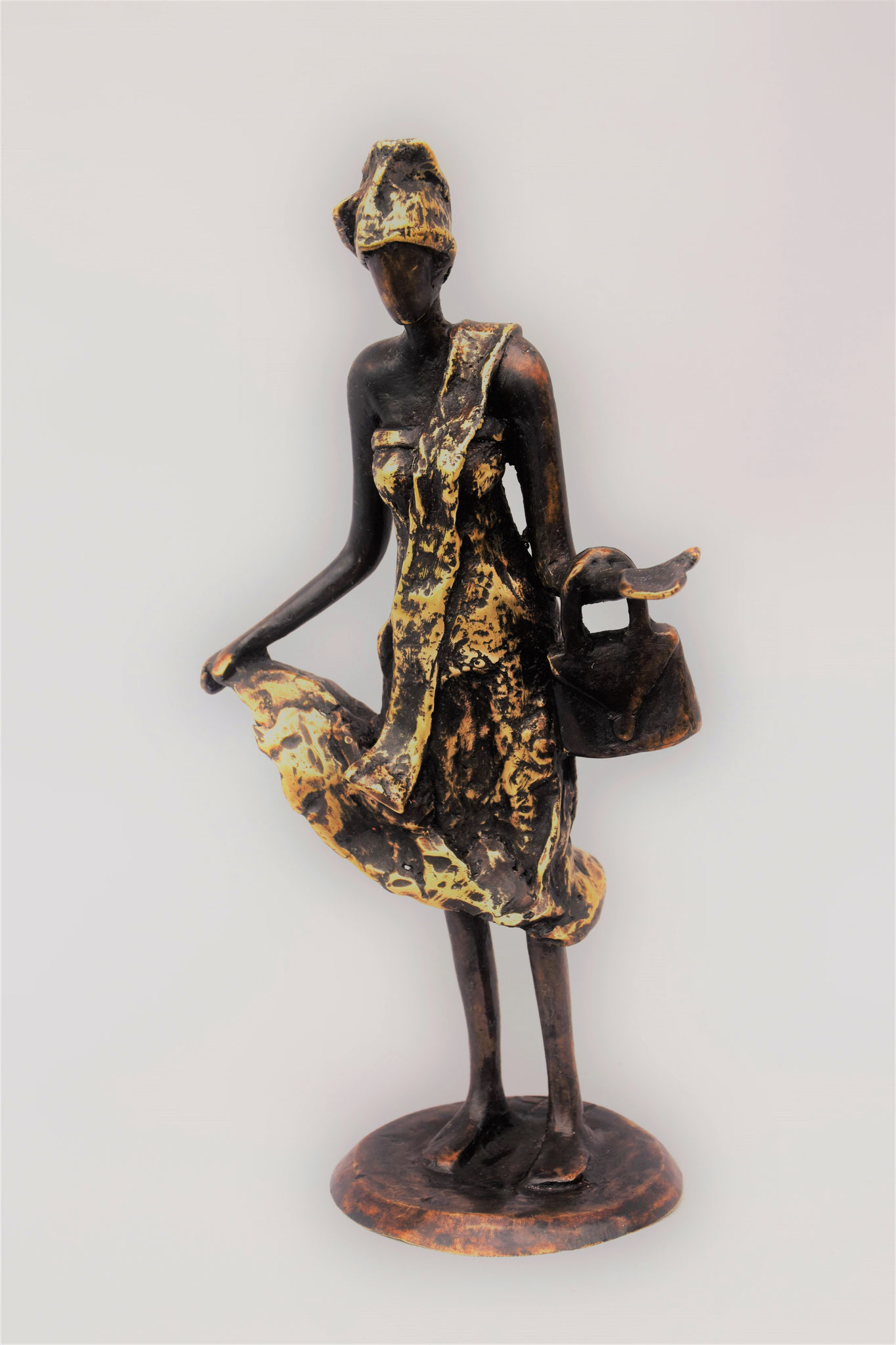Niama - 20,5 cm x 10,5 cm - T.I - 2023