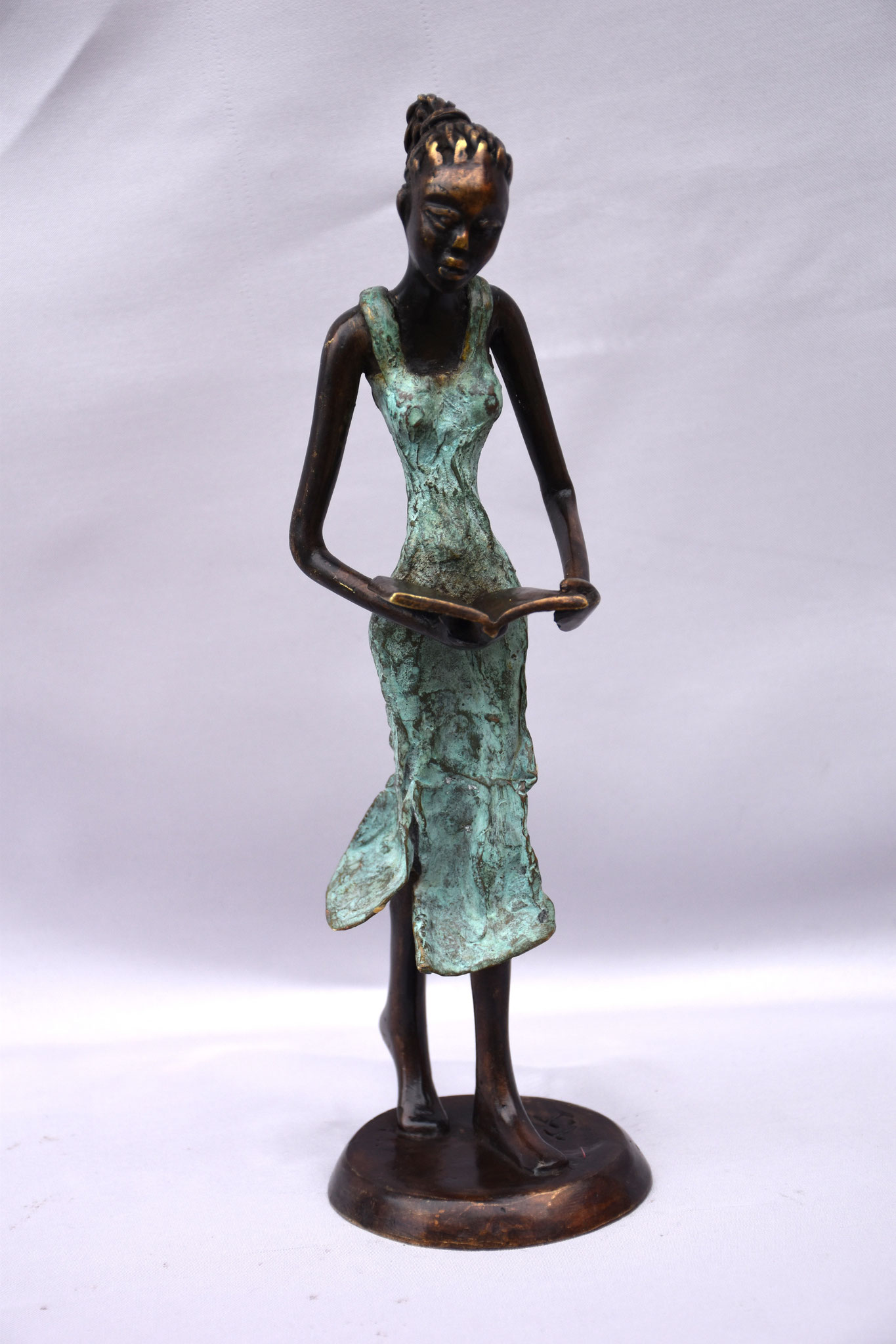 Kadija - 26 cm x 9 cm - T.I - 2023