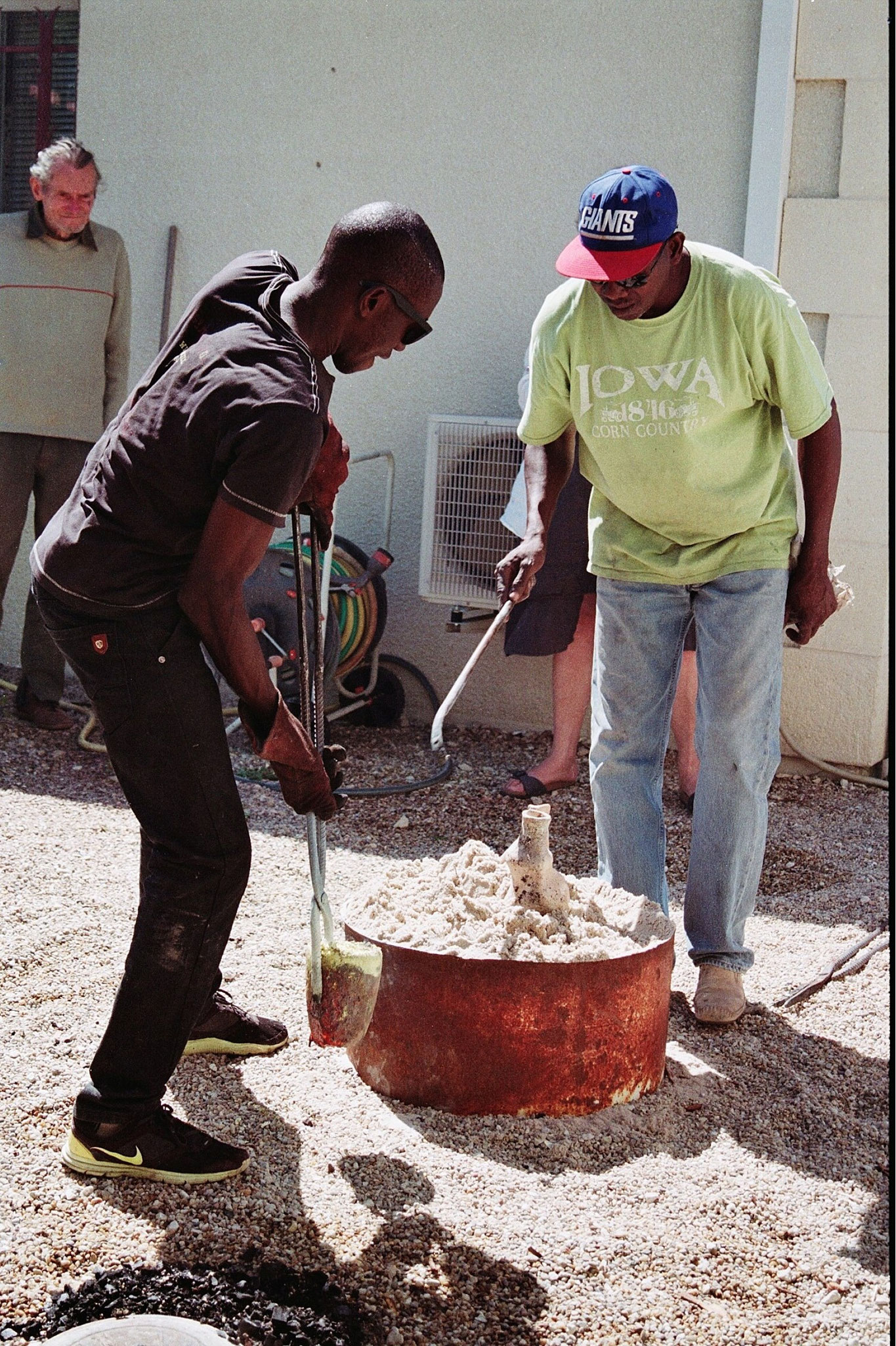 2016 - 24 Lamonzie St Martin - Atelier, technique du bronze à la cire perdue chez Claudine Menou, artiste peintre