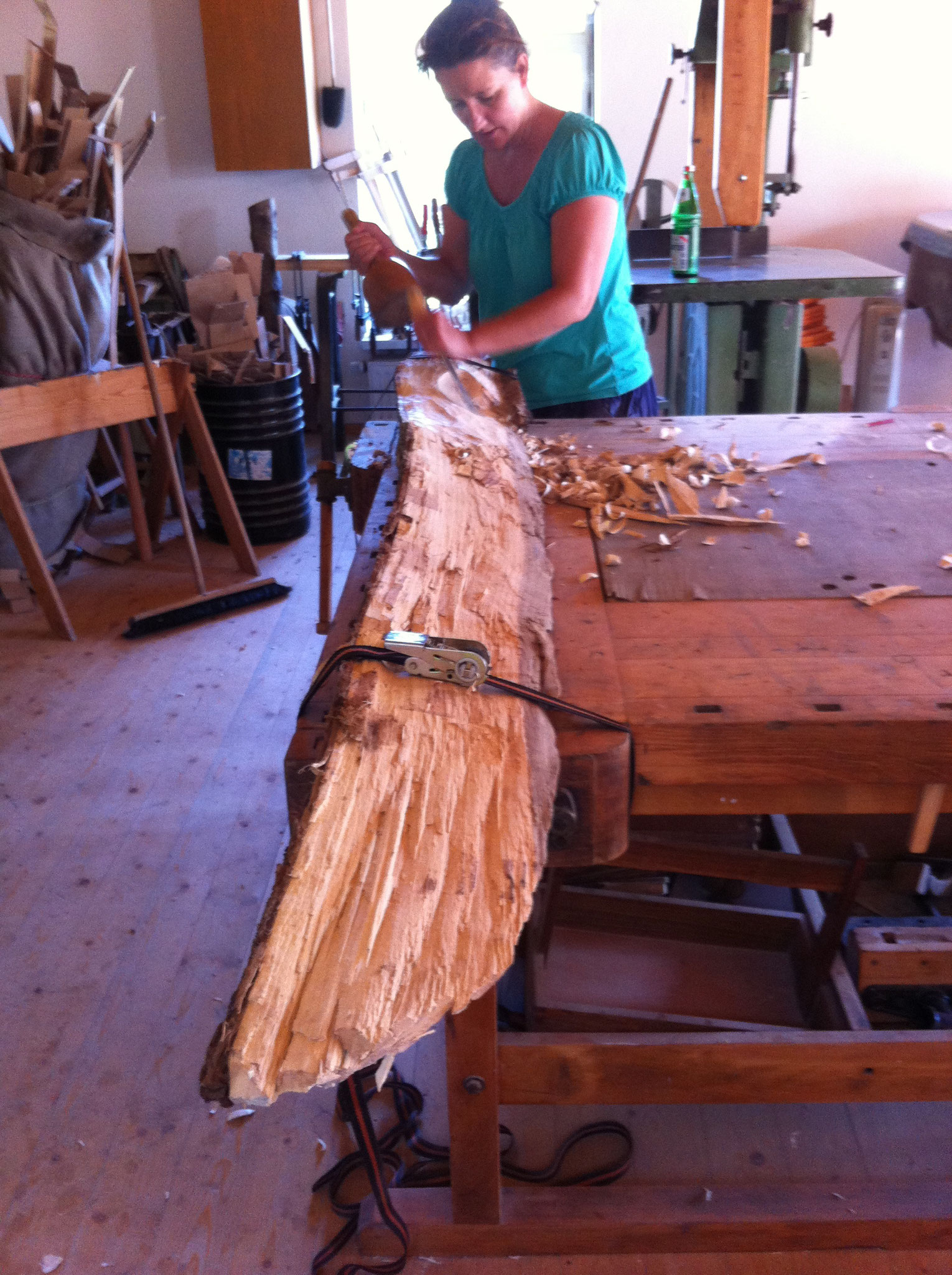 Holzskulptur in Arbeit