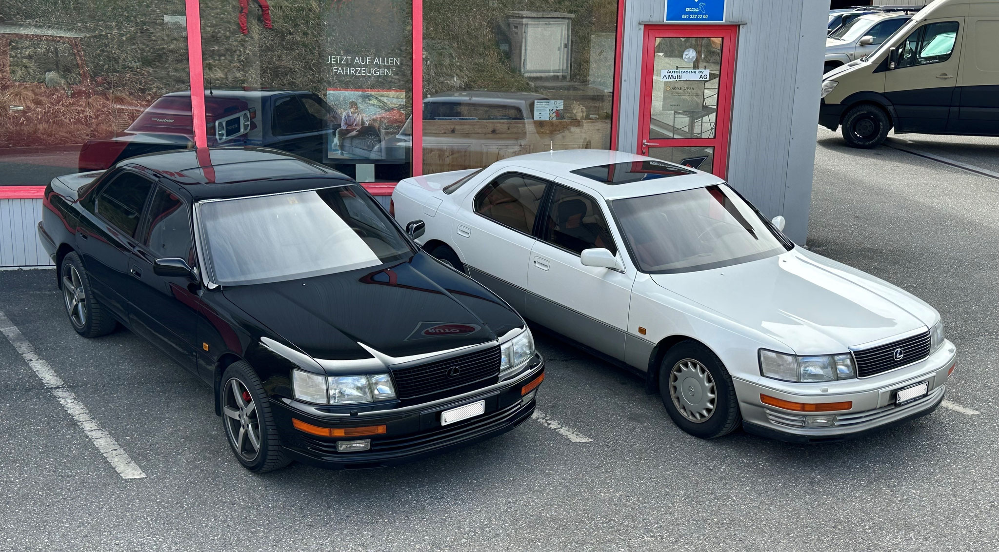 LEXUS LS400 BLACK AND WHITE