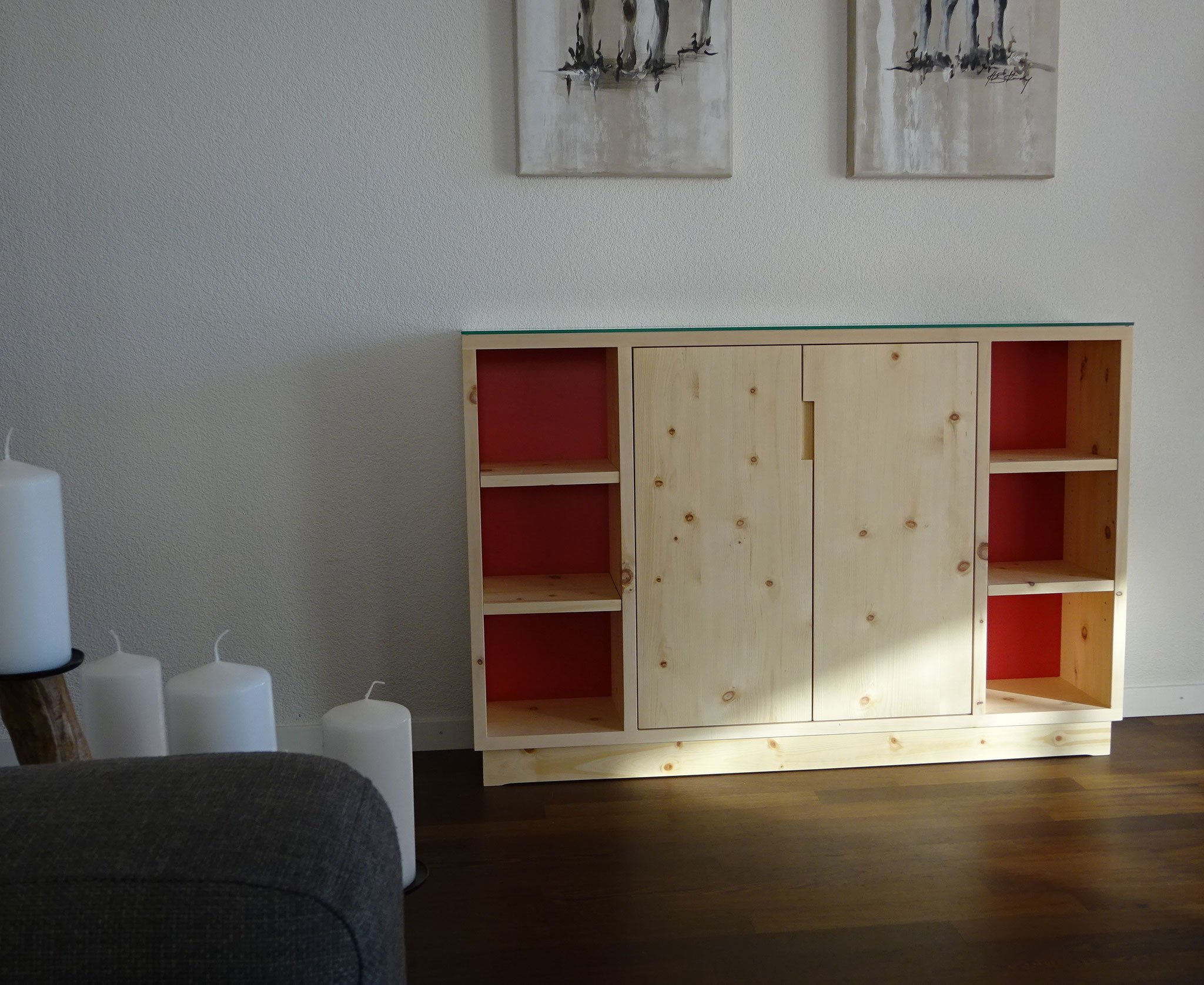 Arven Sideboard modern mit rotem Blickfang