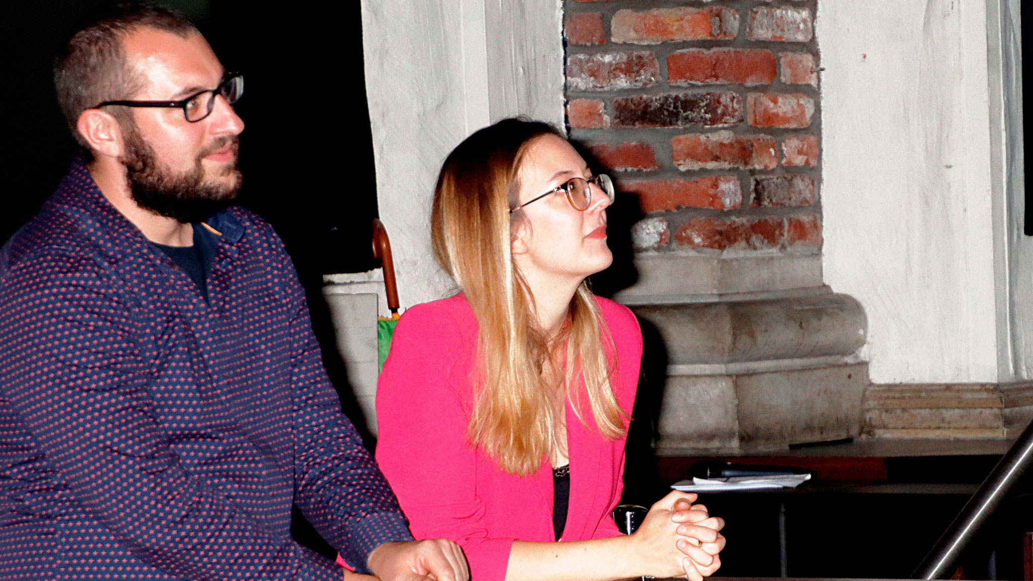 Jens und Jasmin Voss von Radio Wuppertal moderieren den Abend