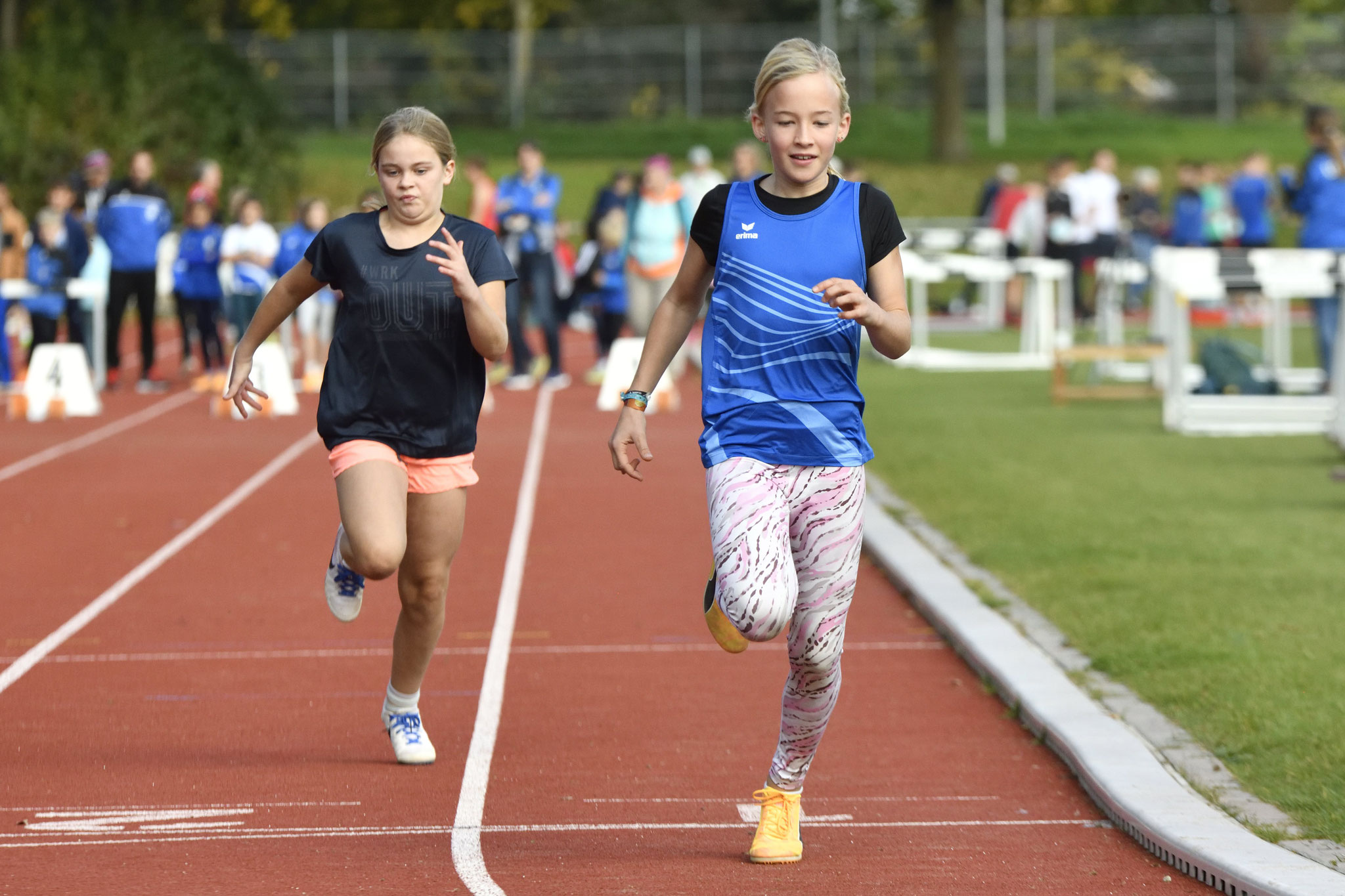 Jana und Lily beim 50m Sprint der W10