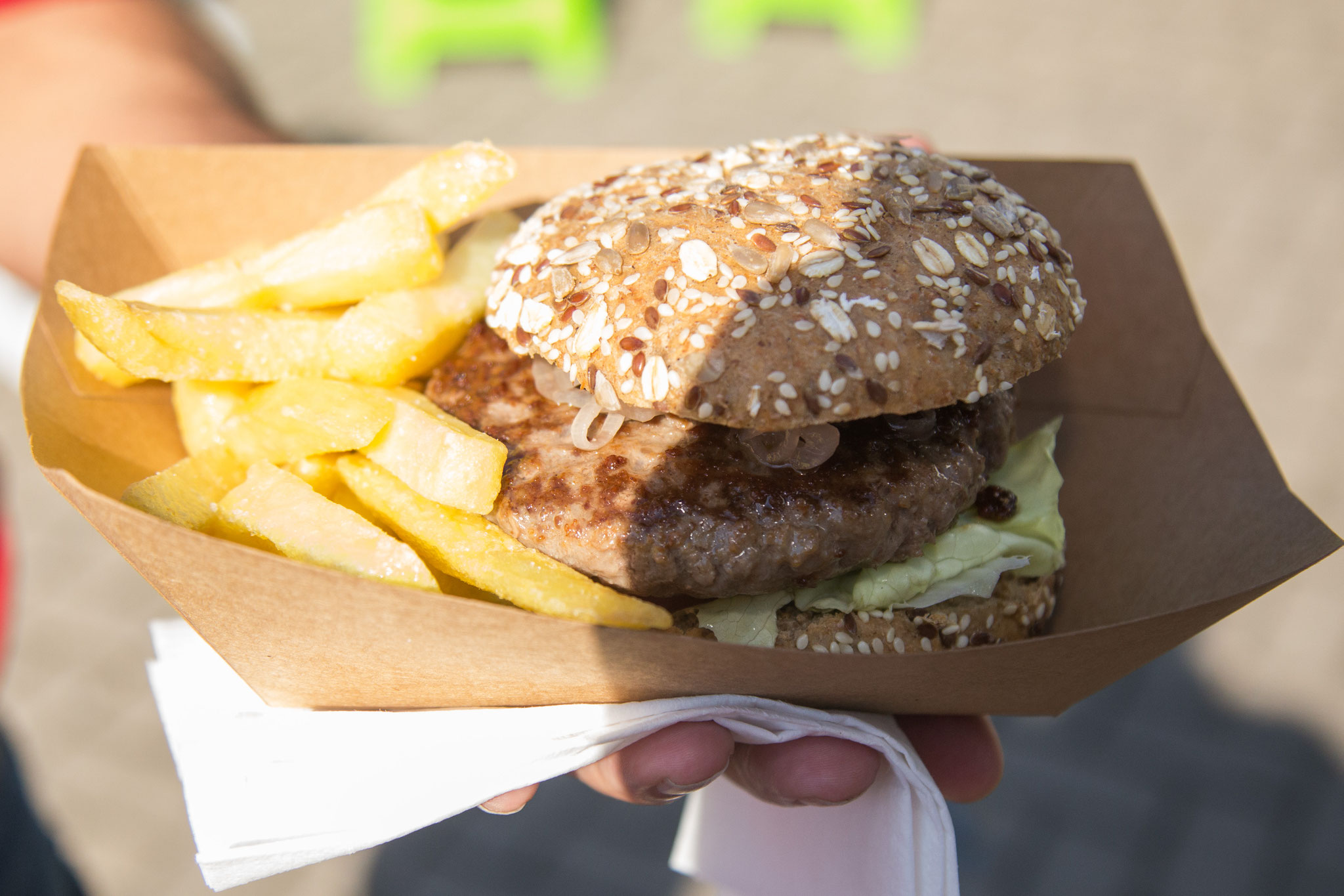 leckerer Burger & Pommes