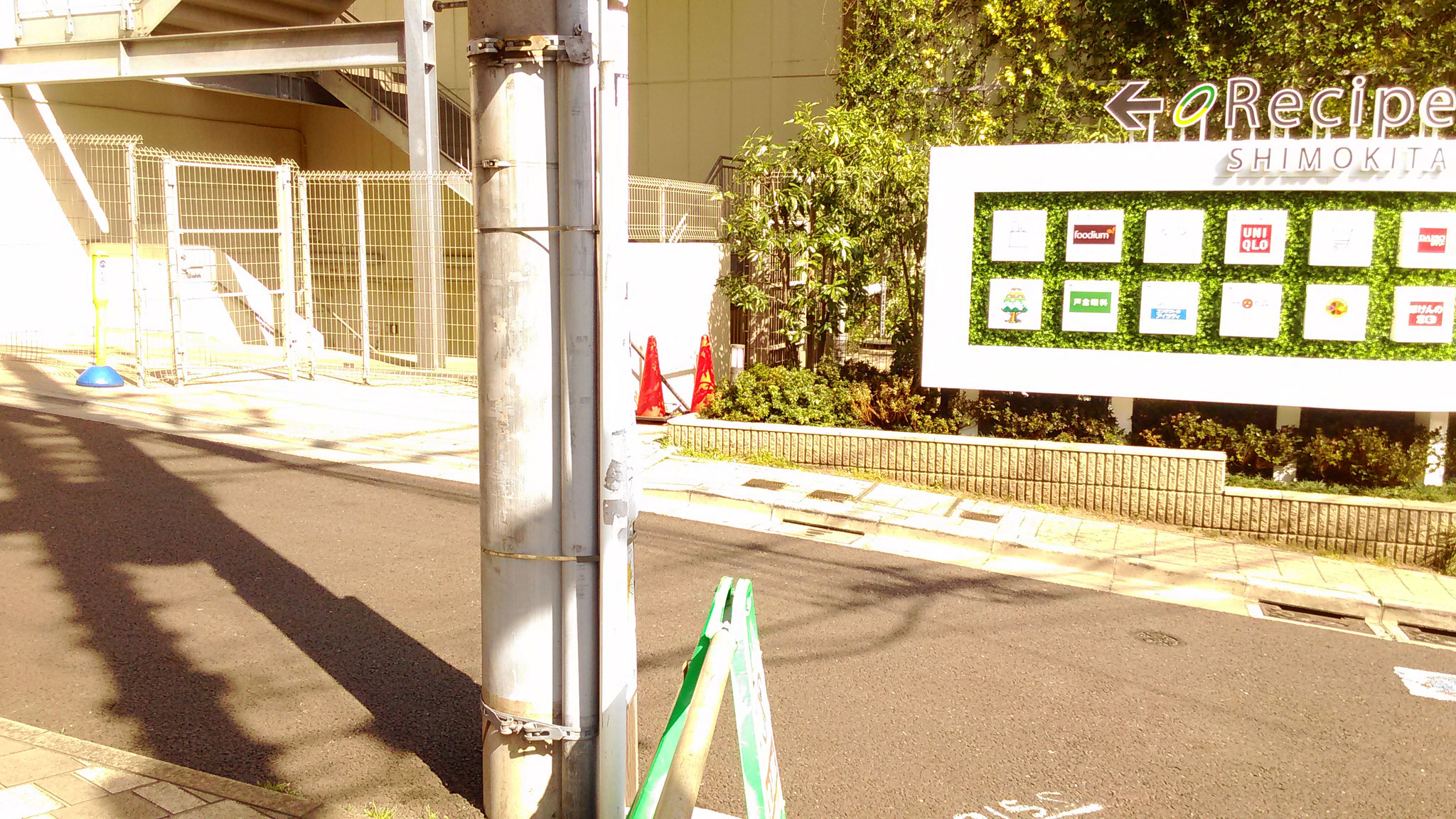 道なりに進み1つ目の分かれ道を左へ曲がります