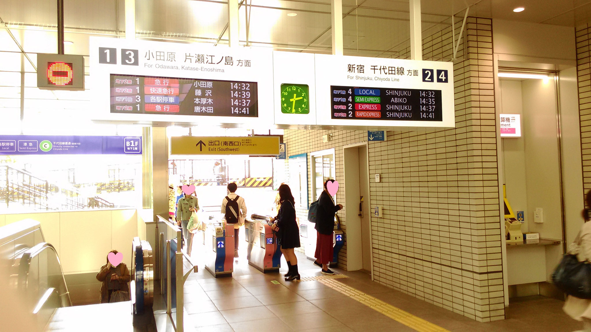 下北沢駅 南西口改札を出たら、すぐ左へ曲がります