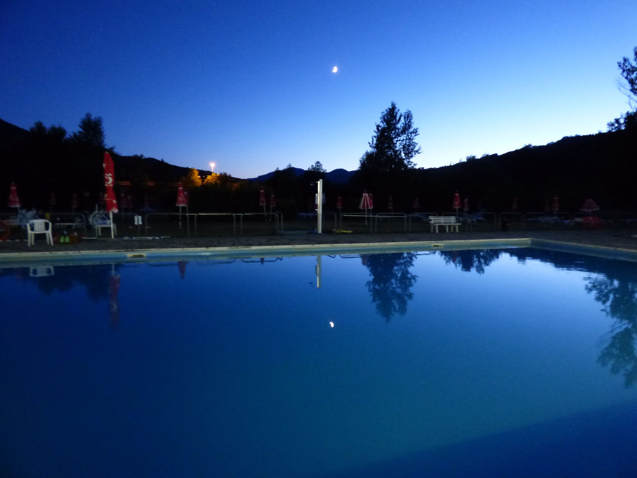 Cinema in piscina, a Perino si può. La prima cine – piscina della val trebbia.